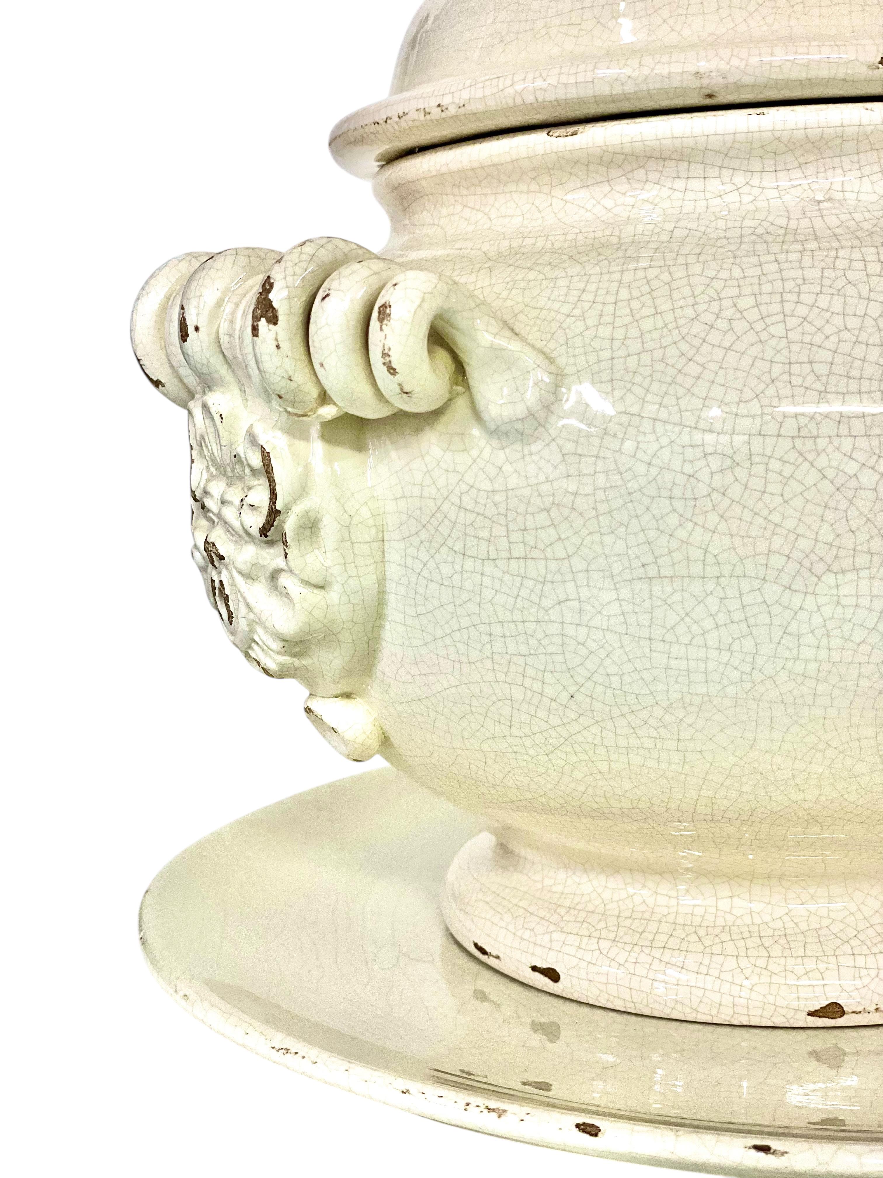 Céramique Soupière avec couvercle et assiette en céramique craquelée, 19ème siècle en vente