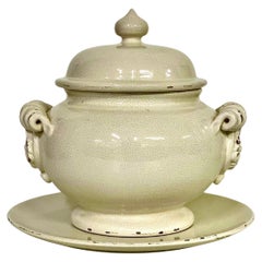 Sopera de cerámica craquelada con tapa y plato, S. XIX