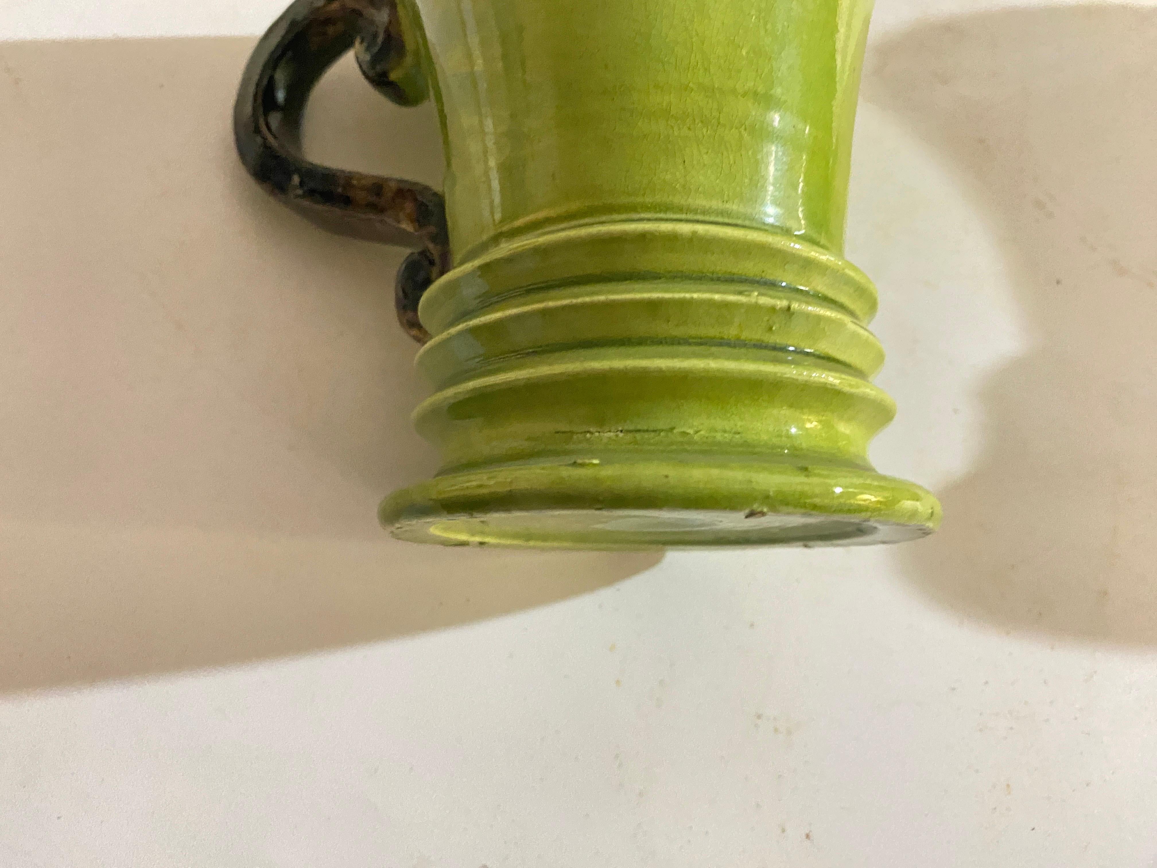 20ième siècle Tasses en céramique Hand Made Couleur verte et Brown France 20e siècle en vente