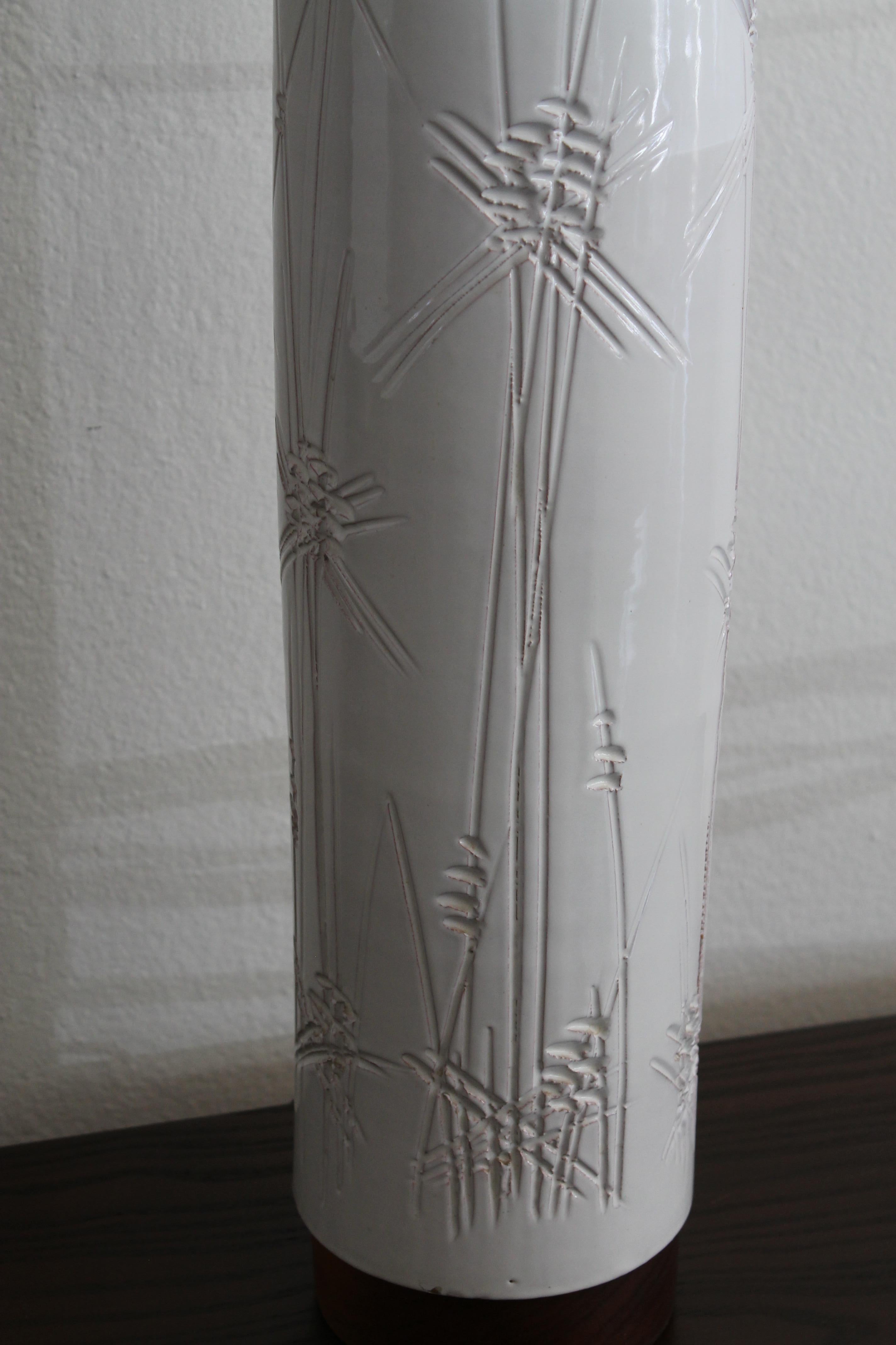 Américain Lampe cylindrique abstraite en céramique en vente