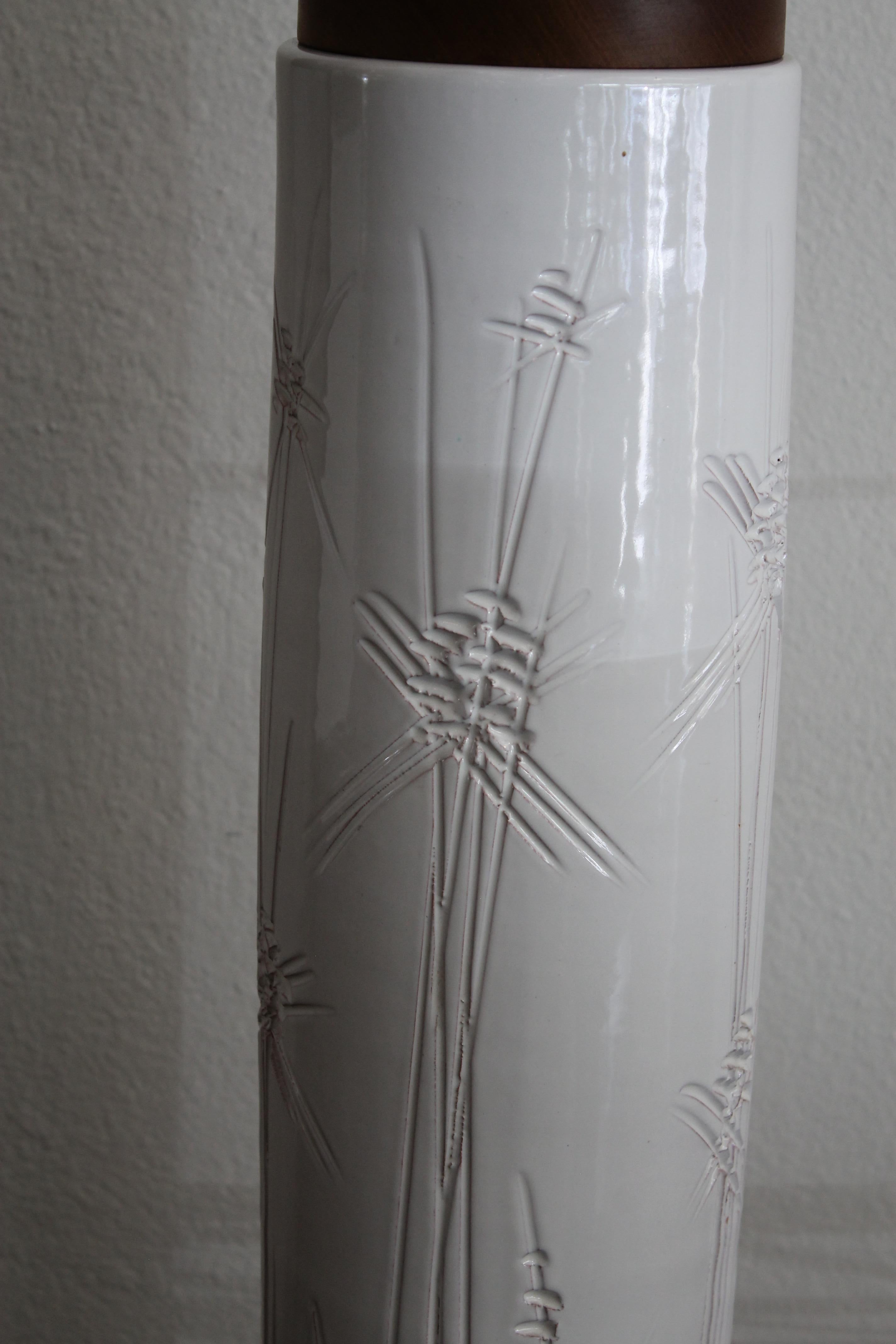 Ceramic Cylindrical Abstract Lamp In Good Condition For Sale In Palm Springs, CA