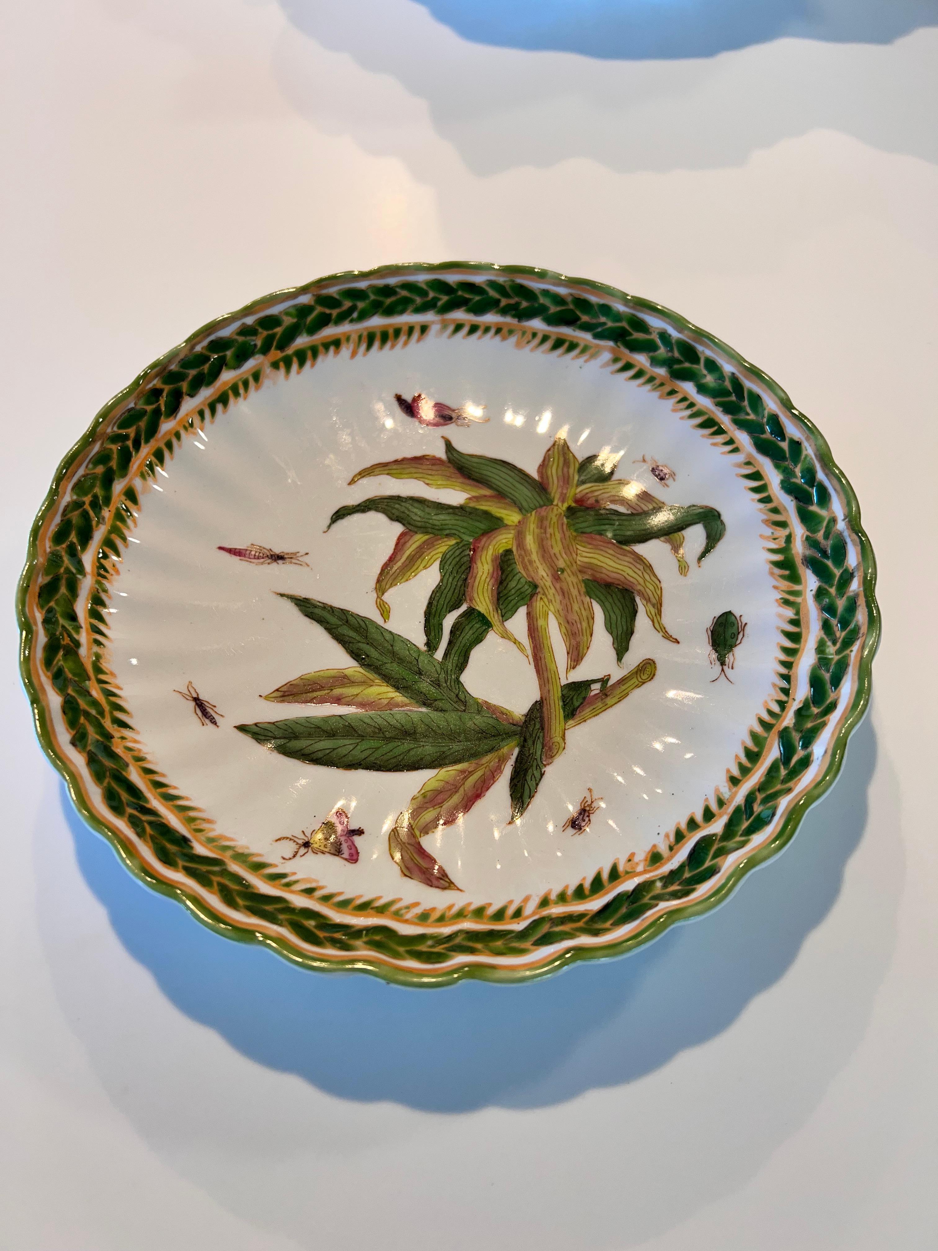 Ceramic Decorative Flower and Vegetation Chinese Plate Signed WL, 1896 In Excellent Condition For Sale In BILBAO, ES