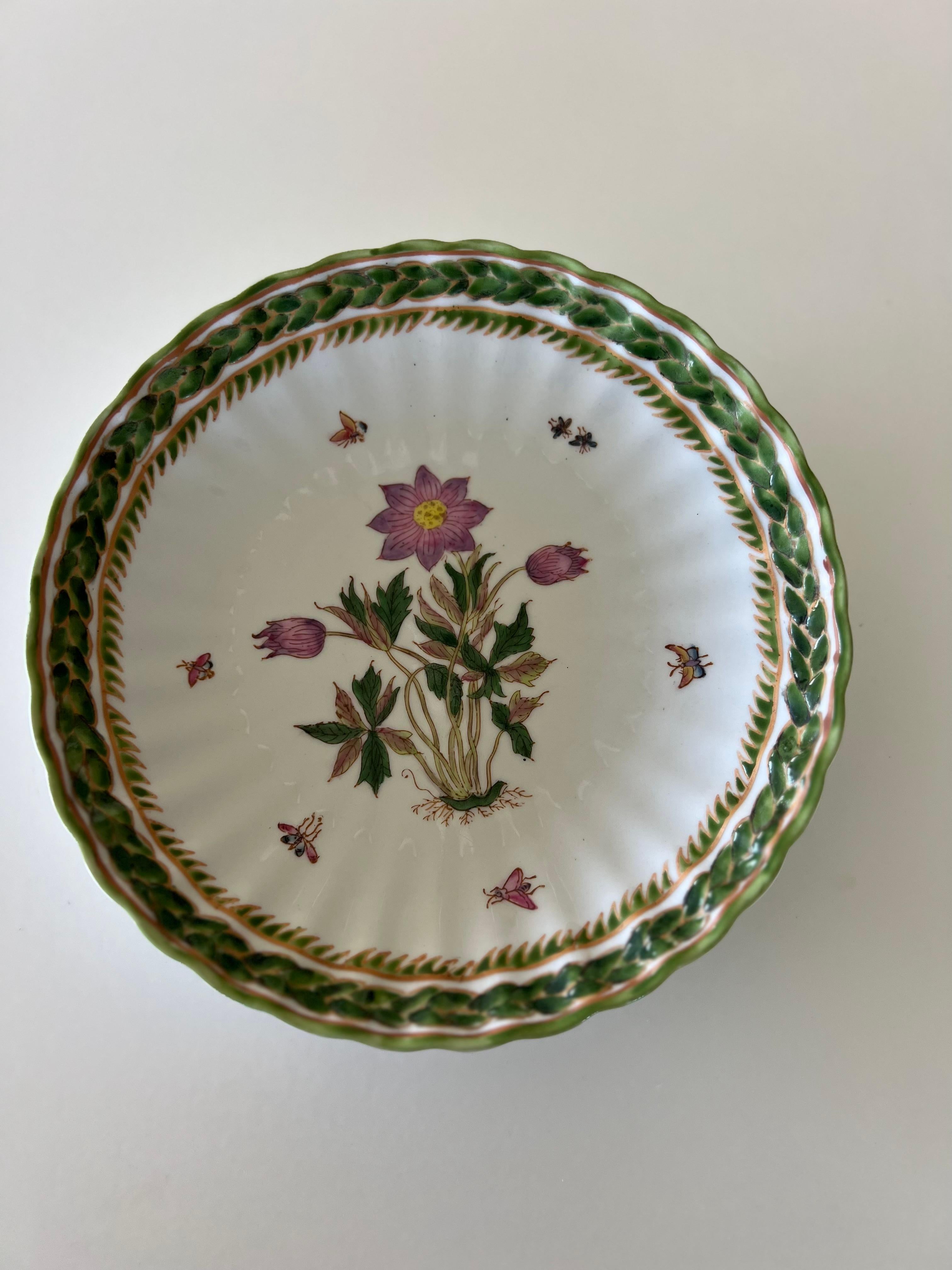 Ceramic Decorative Flower and Vegetation Chinese Plate Signed WL, 1896 For Sale 2