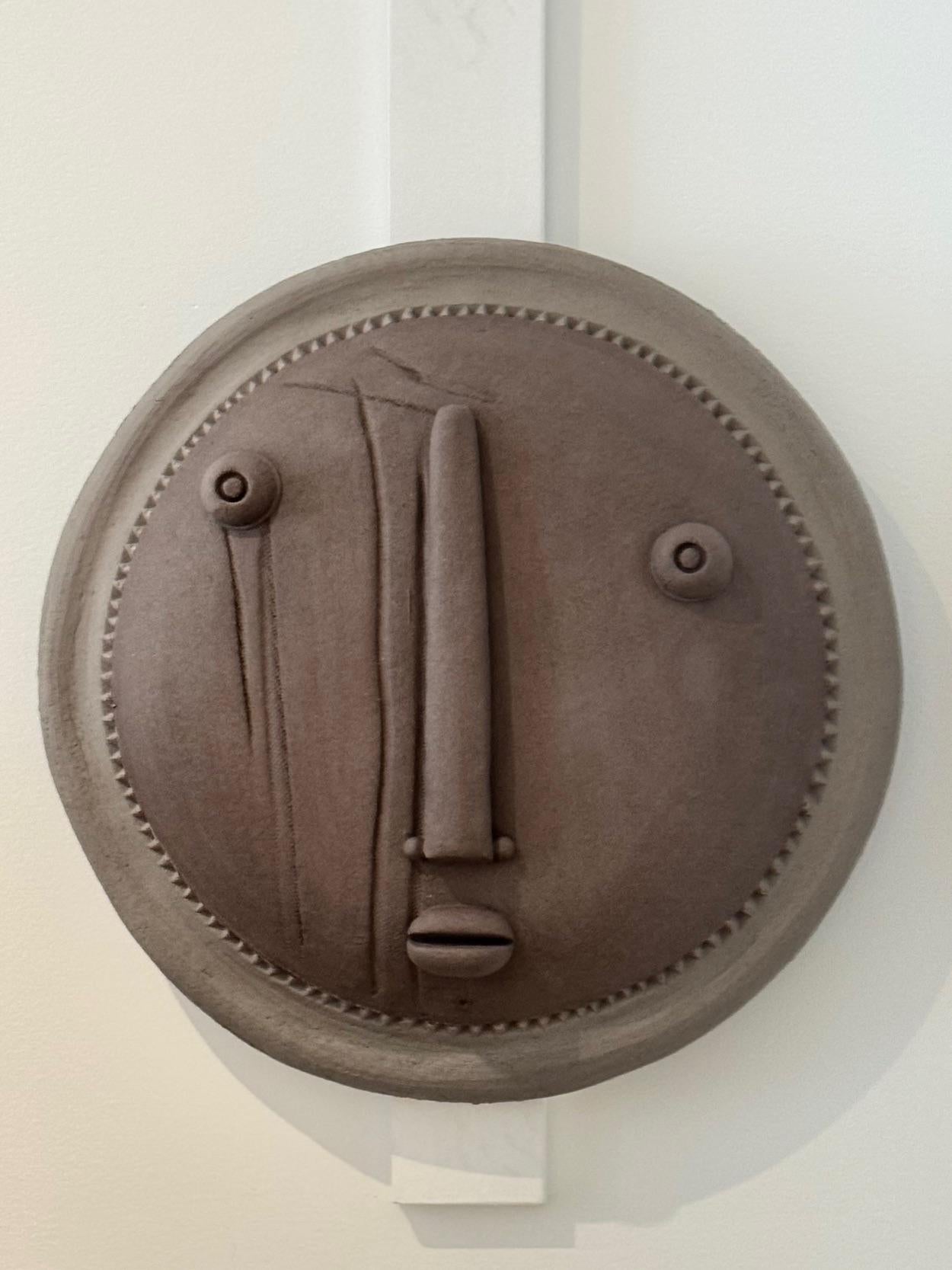 Dekorative Keramik-Maske, signiert von Dalo im Zustand „Hervorragend“ im Angebot in Paris, FR