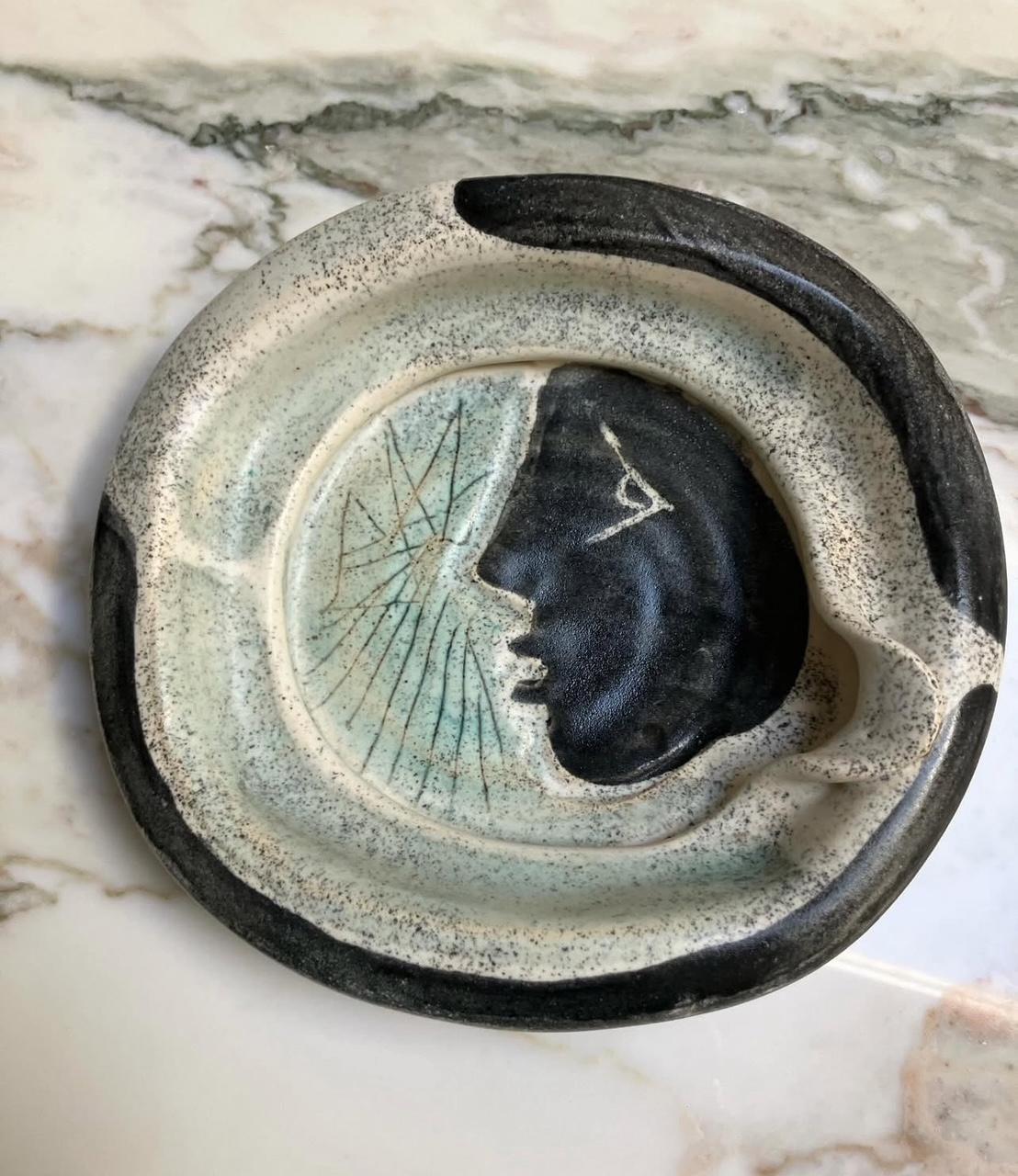 Ceramic decorative Vide-Poche by Mado Jolain, France, Circa 1960's For Sale 1