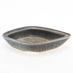 Ceramic dish / catch all by Gunnar Nylund.