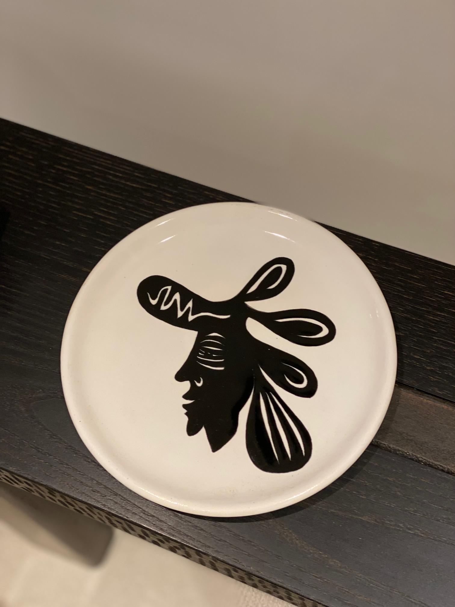 Ceramic Dish/decorative plate with Face Signed by Jean Lurçat 1950s In Good Condition For Sale In Paris, FR