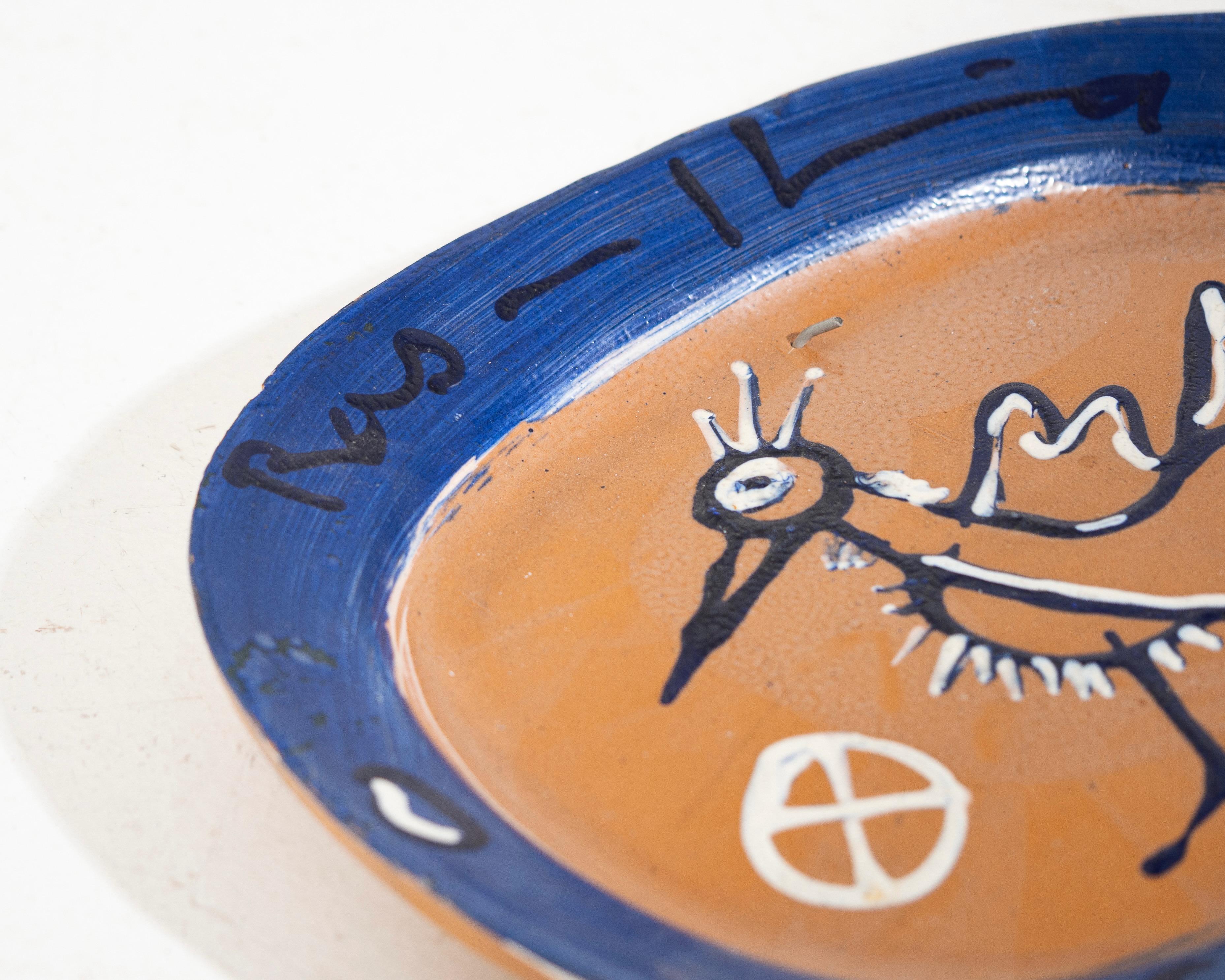 Ceramic dish from 20th C. Signed Ramus Flemming. In Good Condition For Sale In Aalsgaarde, DK