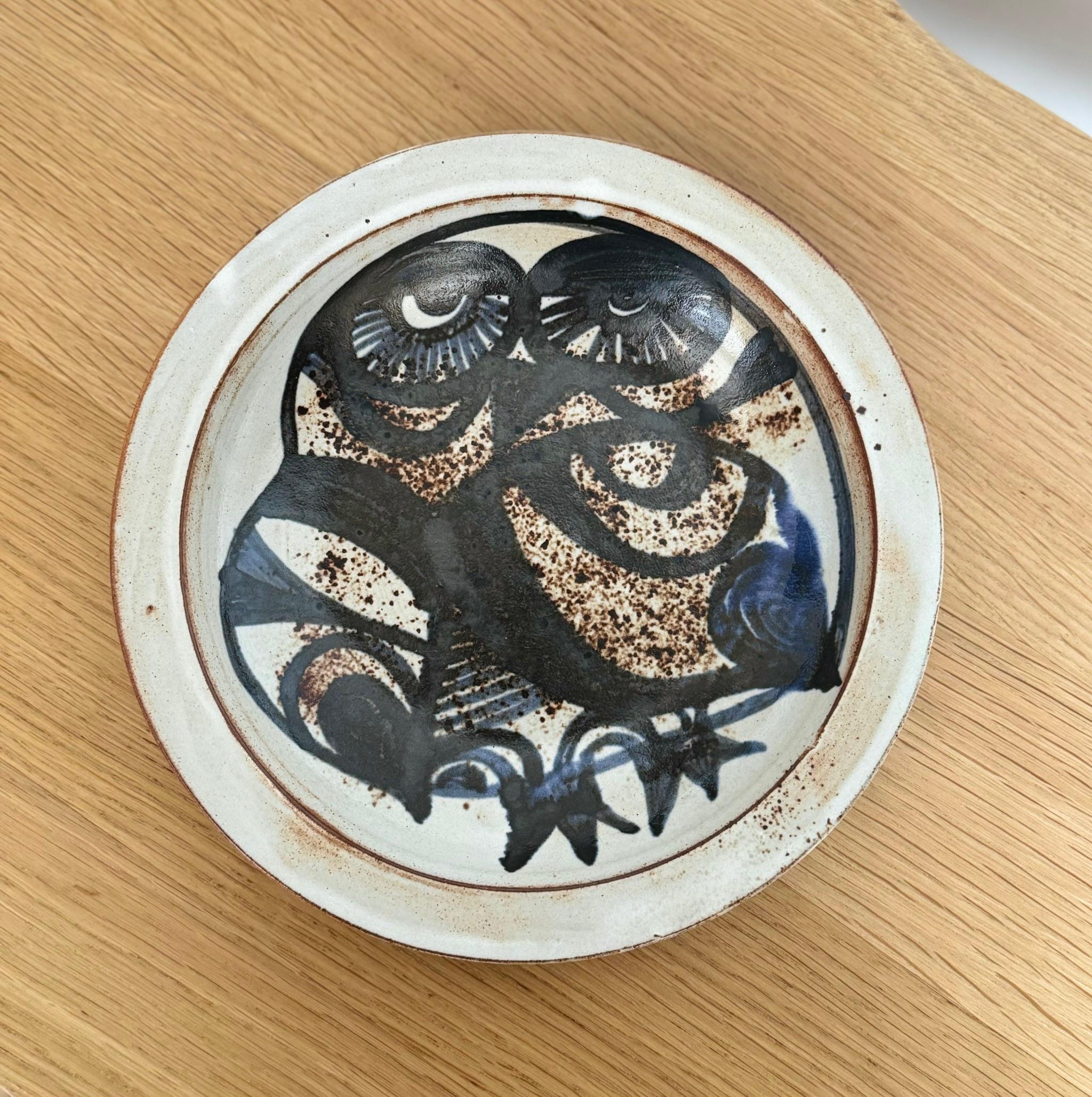Jacques Pouchain (1927-2015) French painter and ceramicist.
Dish with a stylized owl  1960's.
Signed 