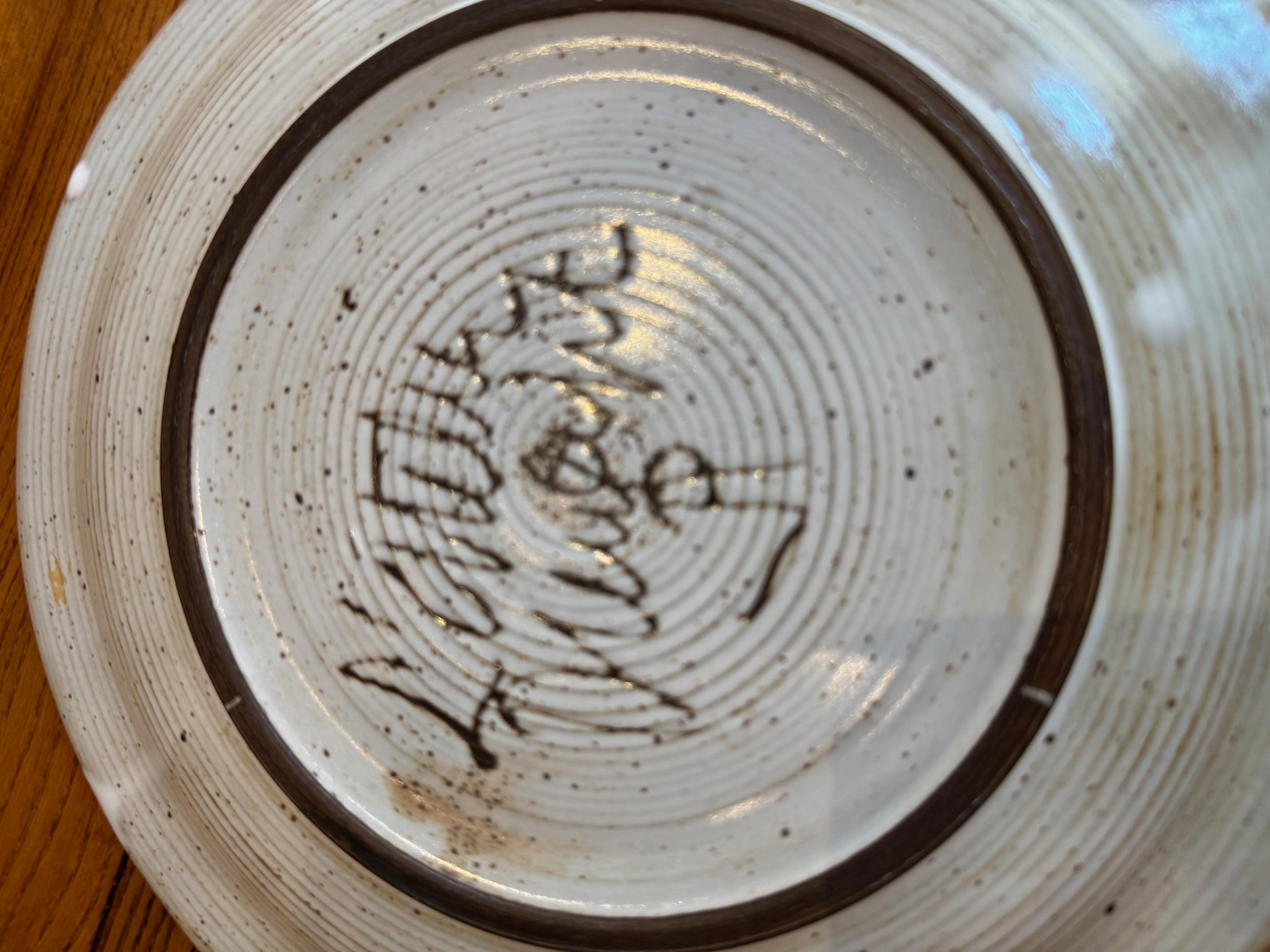 Plat en céramique décoré de hiboux signé par Jacques Pouchain Atelier Dieulefit, années 1960 en vente 2