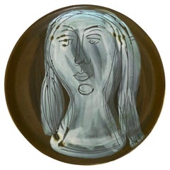 Plato de cerámica con rostro de mujer firmado por Jacques Innocenti, años 50