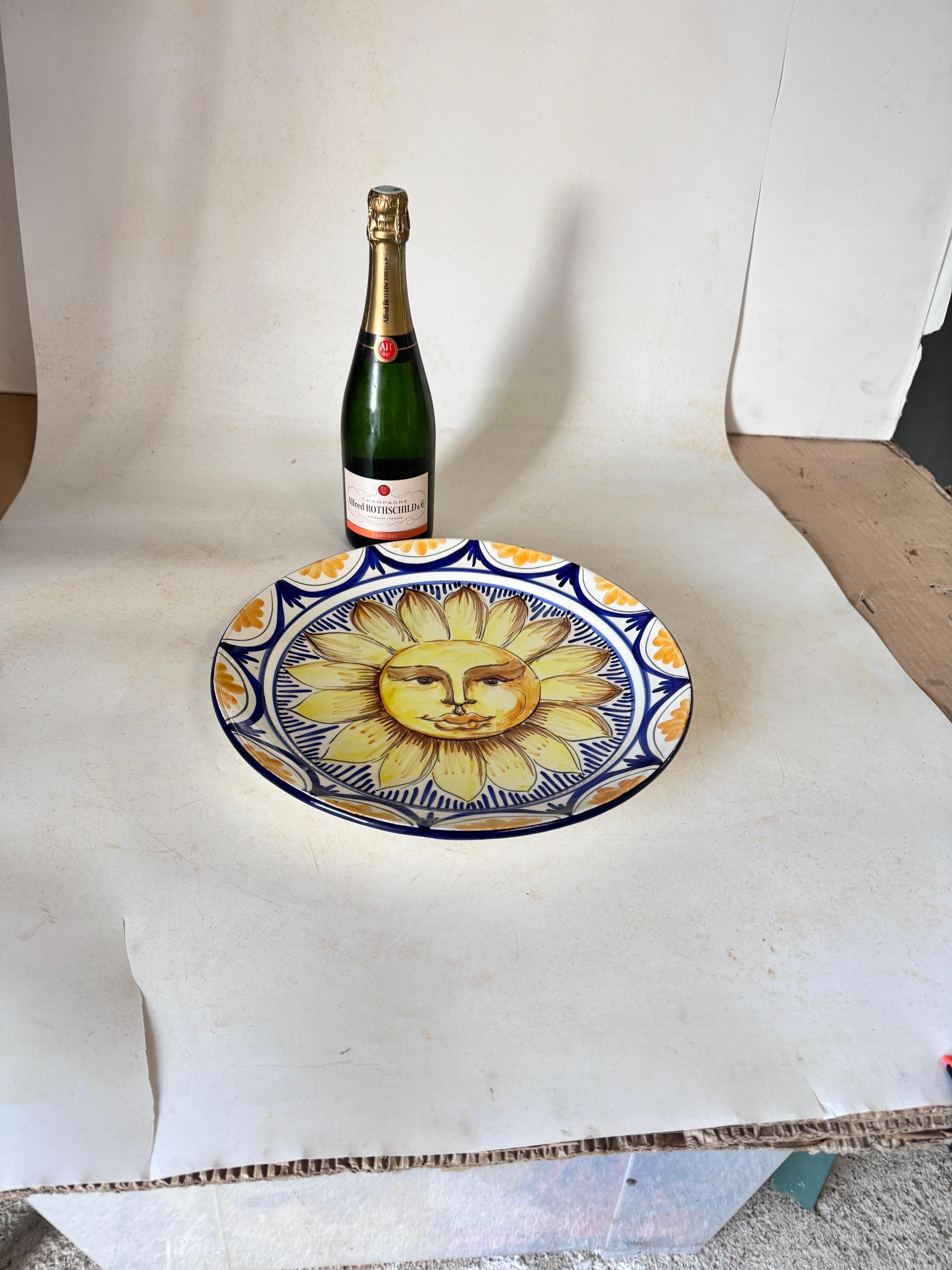 Mid-Century Modern Plat en céramique jaune et bleu Italie 20e siècle représentant le soleil en vente