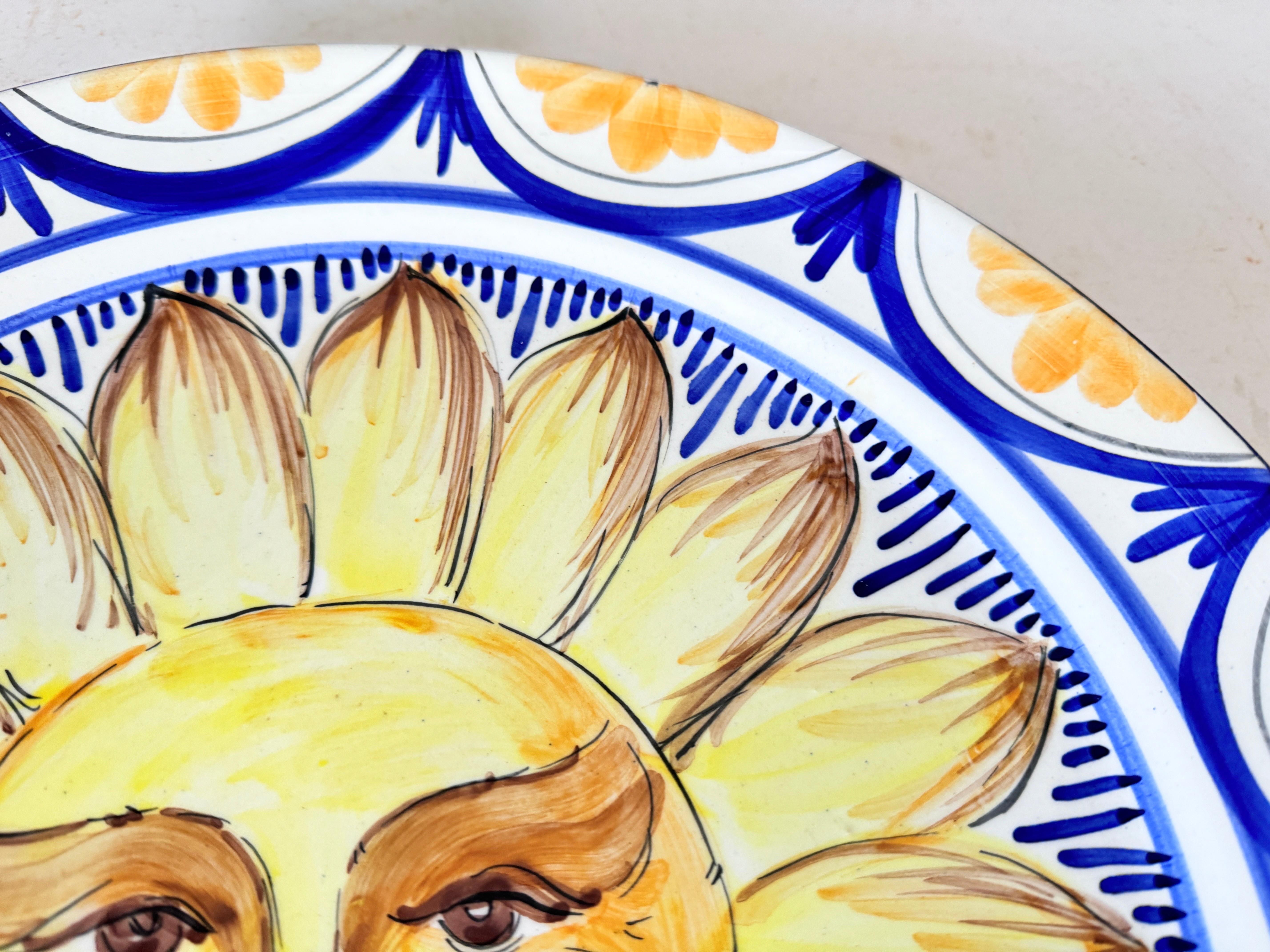 20ième siècle Plat en céramique jaune et bleu Italie 20e siècle représentant le soleil en vente