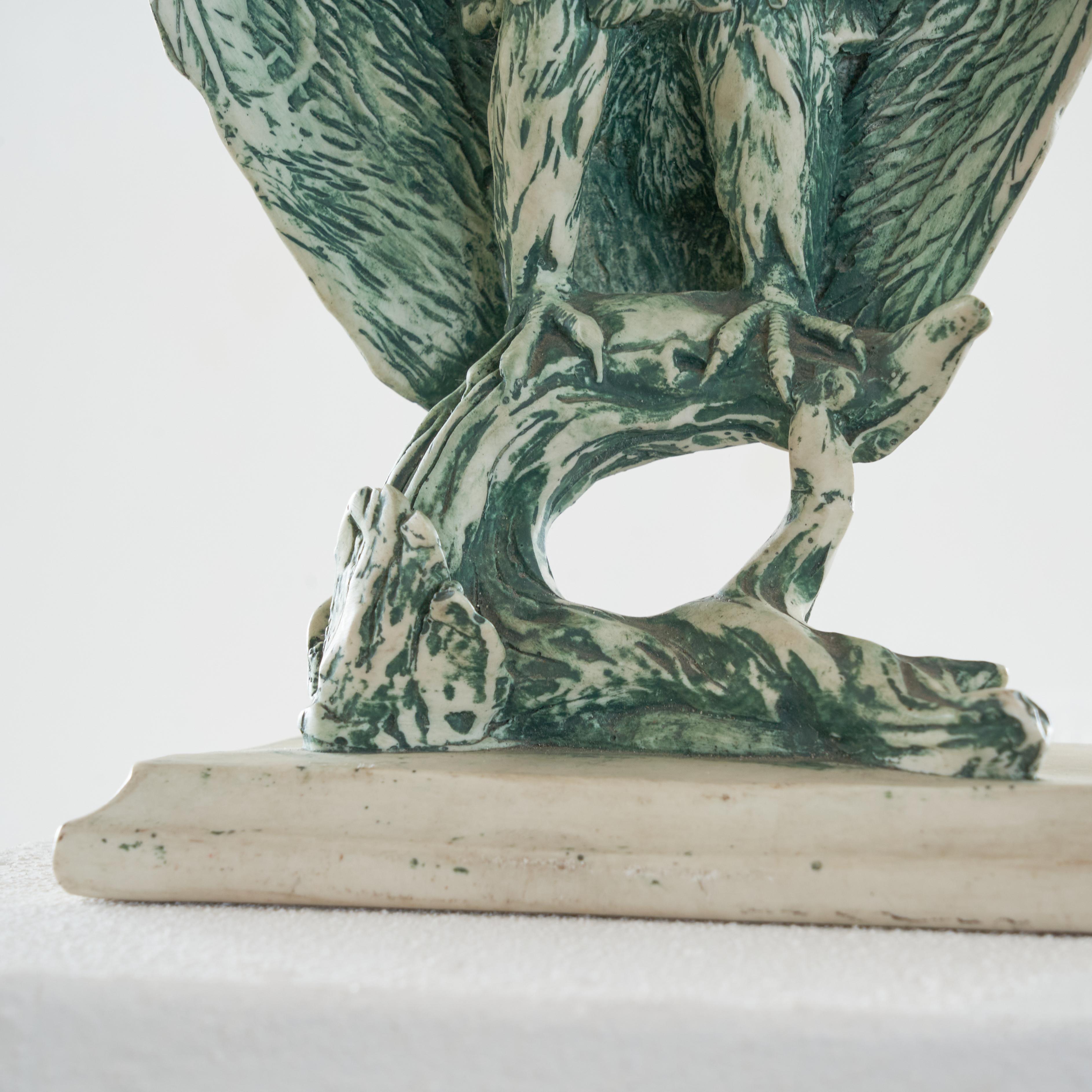 Sculpture d'aigle en céramique en vente 2