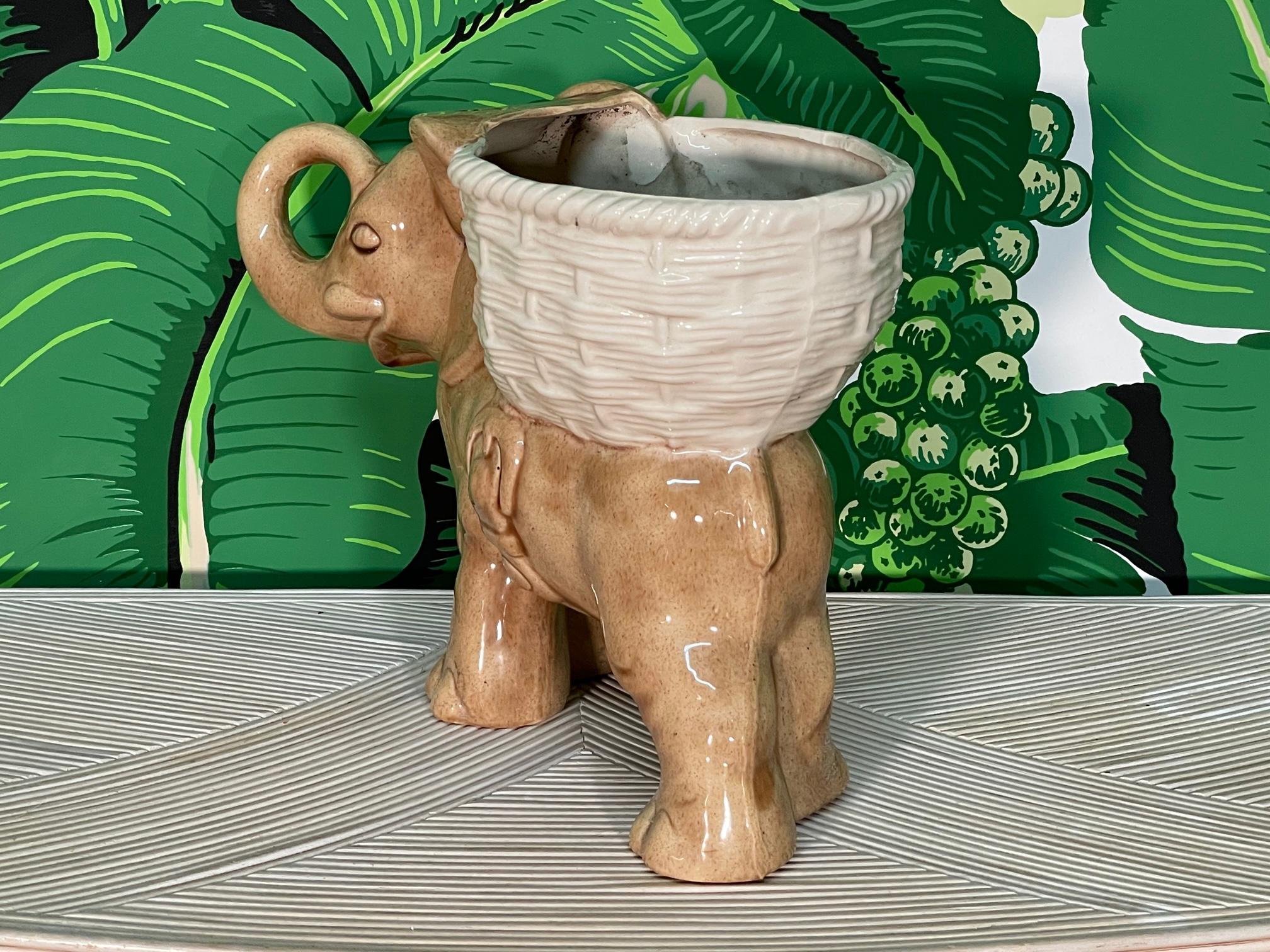 20ième siècle Jardinière éléphant en céramique Cachepot en vente