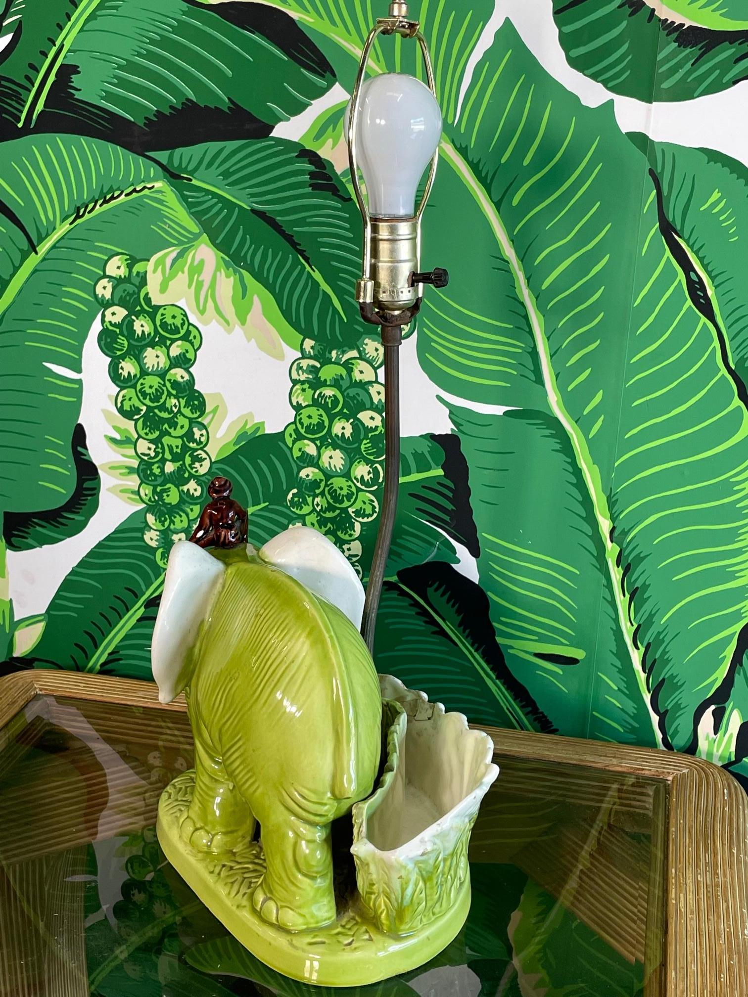 Hollywood Regency Lampe de table à jardinière éléphant en céramique en vente