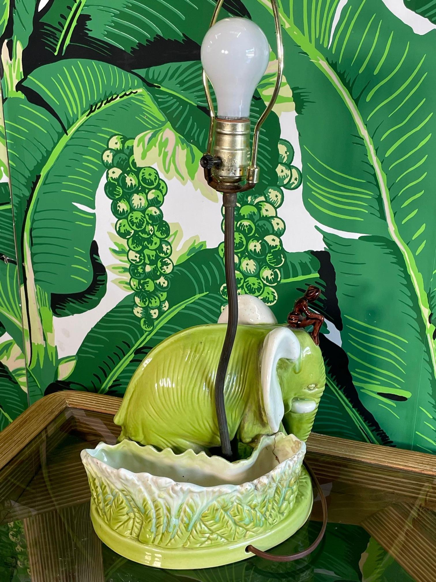 20ième siècle Lampe de table à jardinière éléphant en céramique en vente