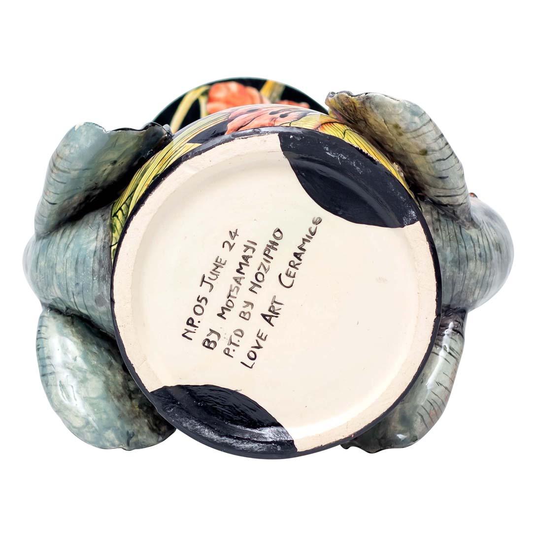 Moderno Vaso Elefante in ceramica, realizzato a mano in Sudafrica in vendita