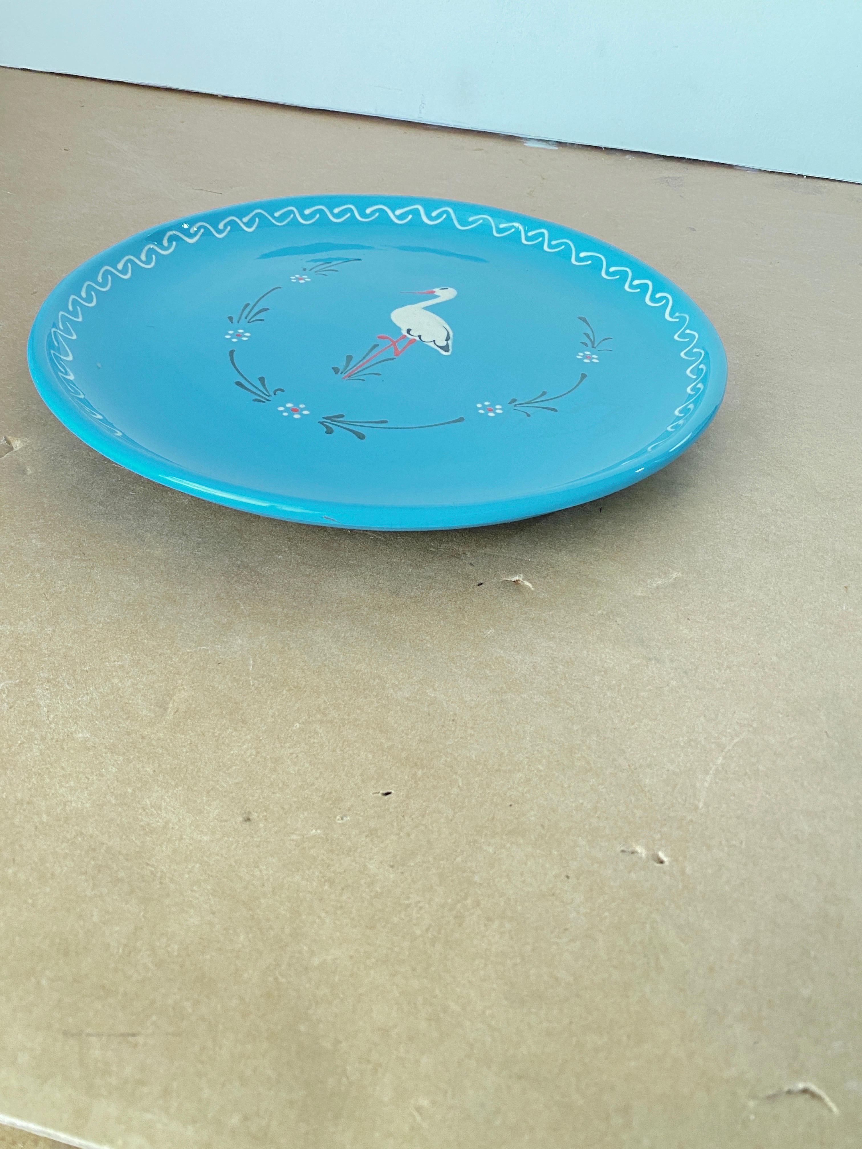Français Plat en céramique émaillée, de couleur bleue avec motif d'oiseau, France 1970 en vente