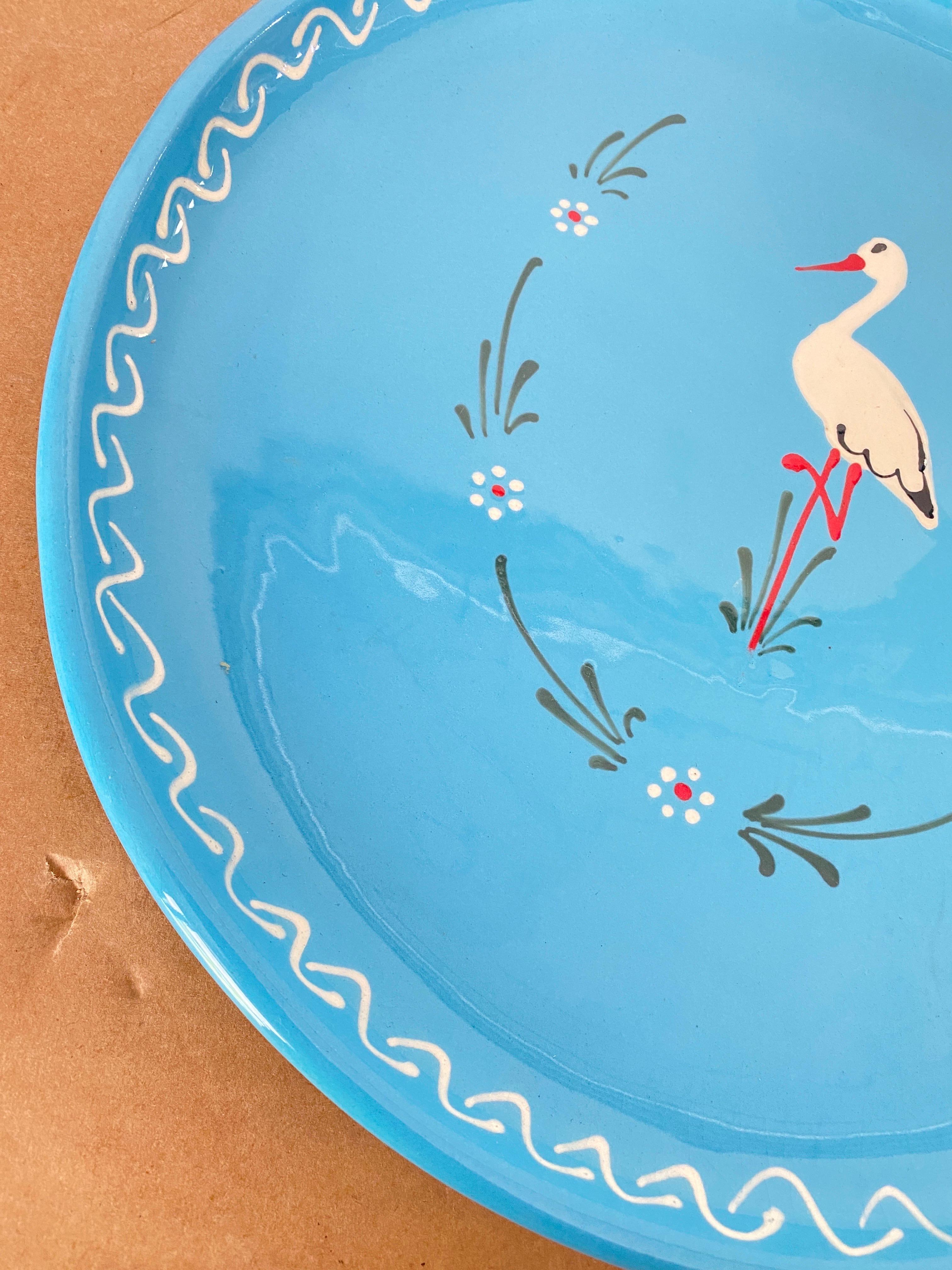 Émaillé Plat en céramique émaillée, de couleur bleue avec motif d'oiseau, France 1970 en vente