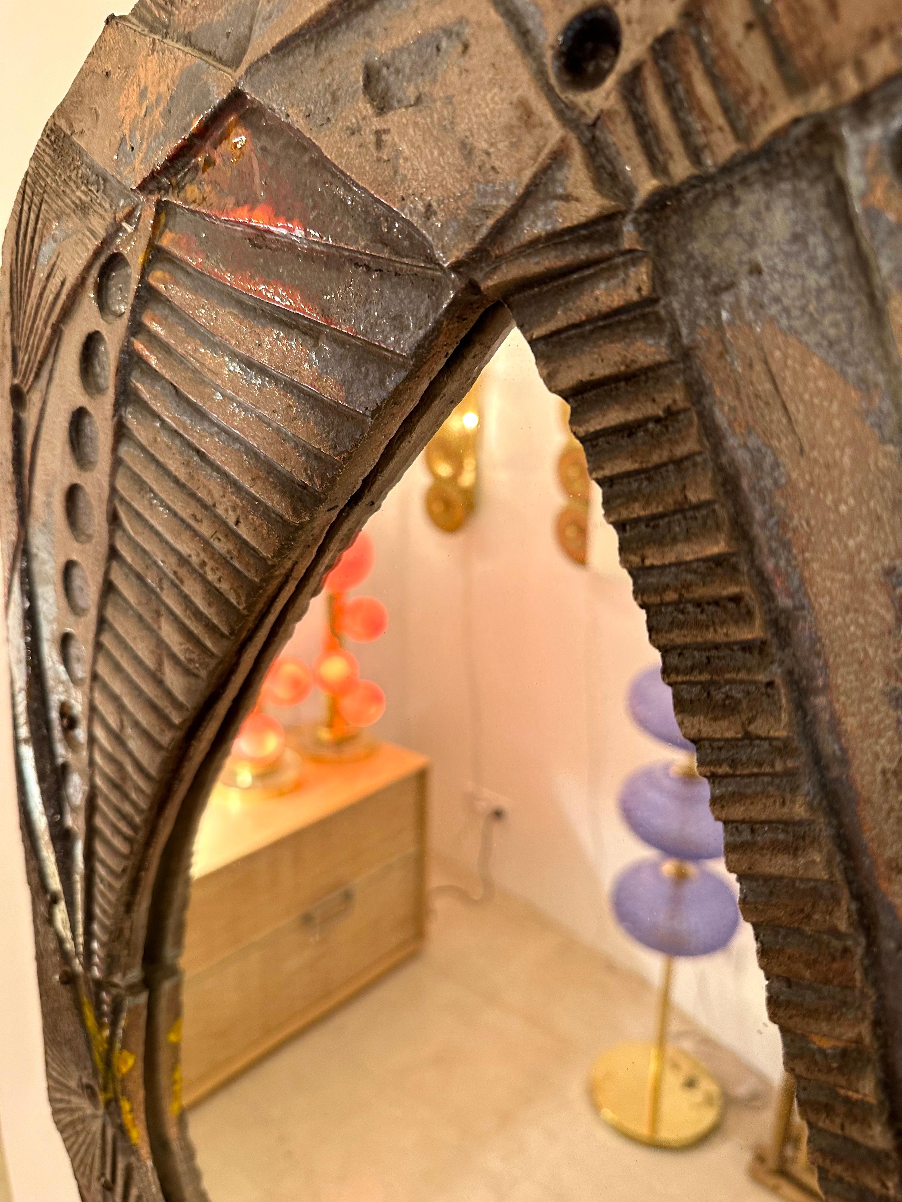 Émaillé Miroir de sculpture émaillé en céramique. Italie, années 1960 en vente