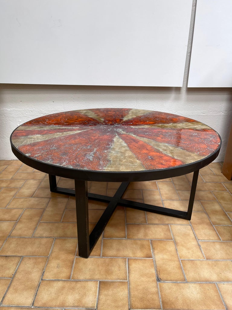 Round ceramic terracotta lava stone enameled coffee low cocktail table or Guéridon, black metal feet by the Swiss Ceramist G. Olivier signed under the table. Famous design like Roger Capron, Borderie, Les Frères Cloutier, Mado Jolain, Les 2 Potiers,