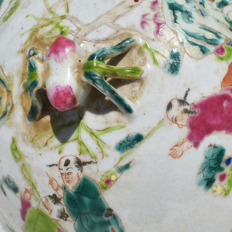 Keramik Famille Rose Chinoiserie Krug oder Urnendeckel (Chinesisch) im Angebot