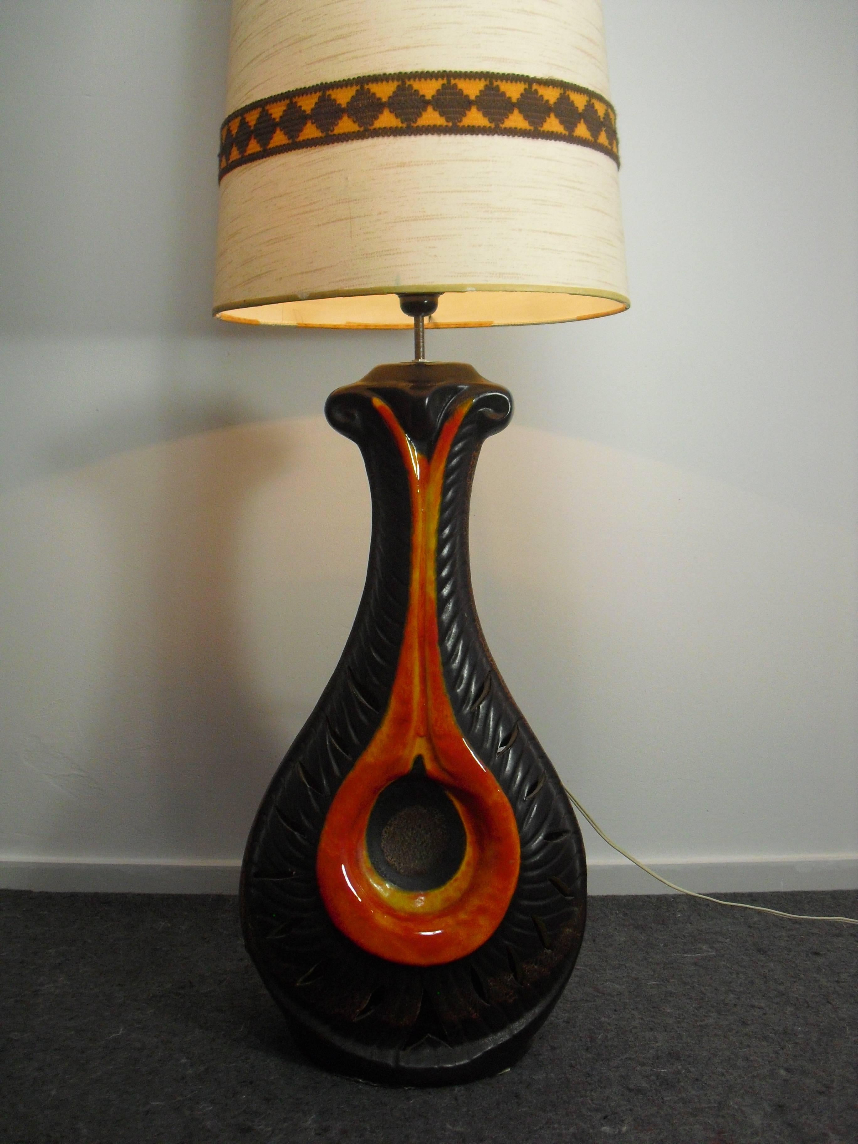 This colorful XL ceramic Fatlava floor lamp is designed by Walter Gerhards for West-Germany Pottery during the 1970s.

It comes with the original big shade.

Dimensions: Height include shade 1.48 cm, height base 64 cm x W 32 cm x D 20 cm, height