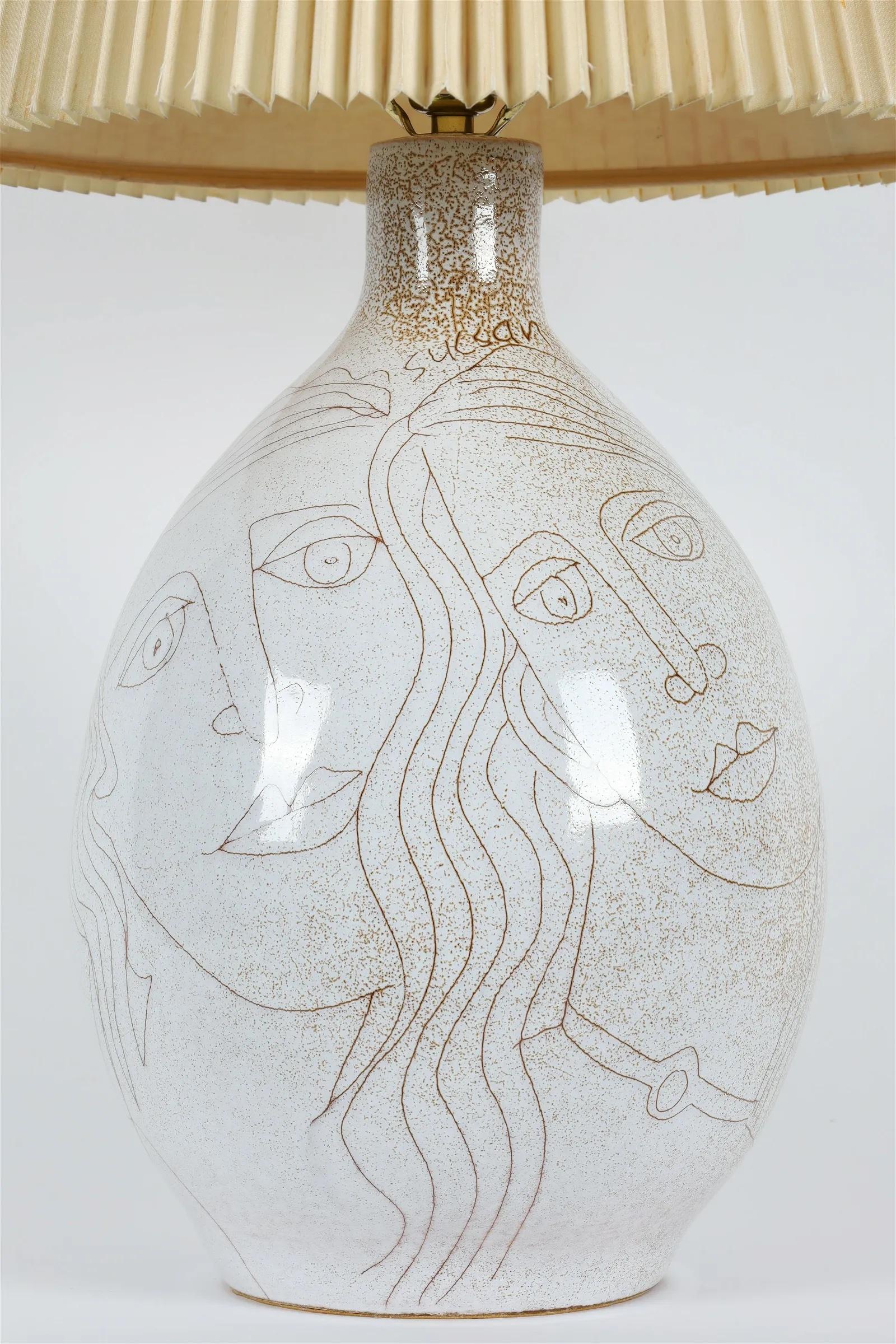 Figürliche Keramiklampe von Charles Sucsan in der Art von Picasso
Unterzeichnet: 