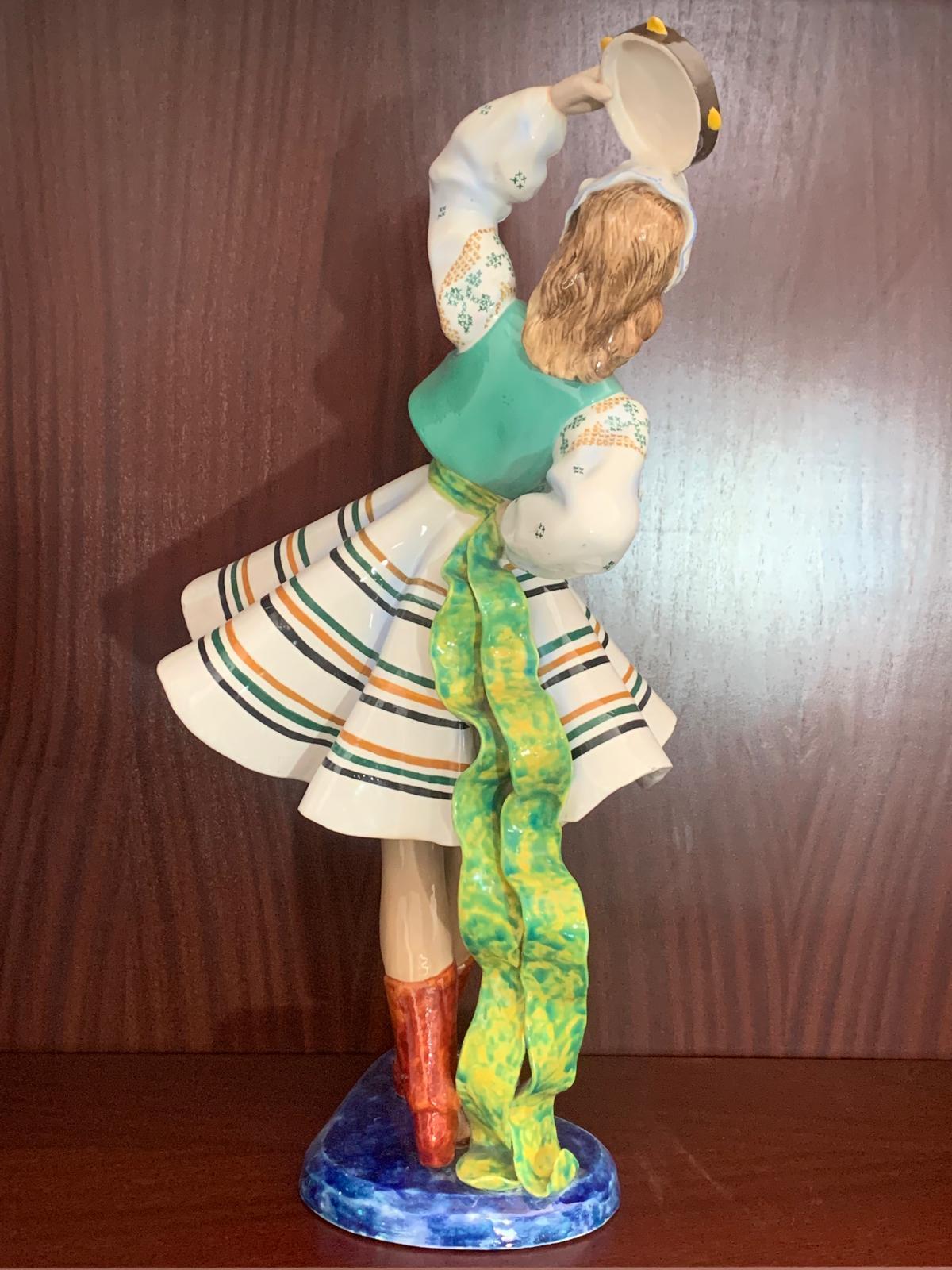 Metà XX secolo Figura di ragazza danzante in ceramica di Le Bertetti, anni '40 in vendita