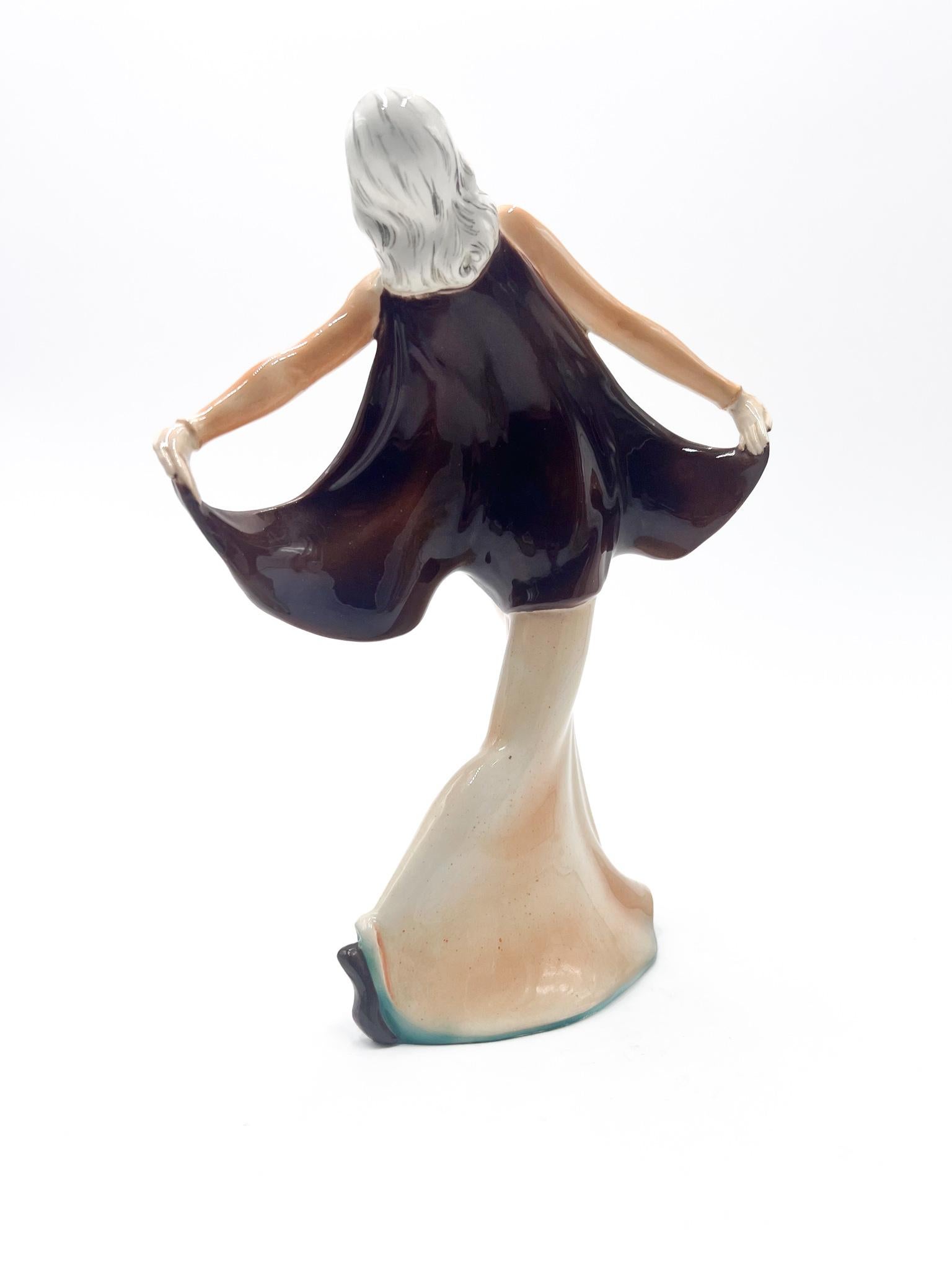Ceramic Figurine of a Decò Ballerina from the 1940s In Good Condition For Sale In Milano, MI