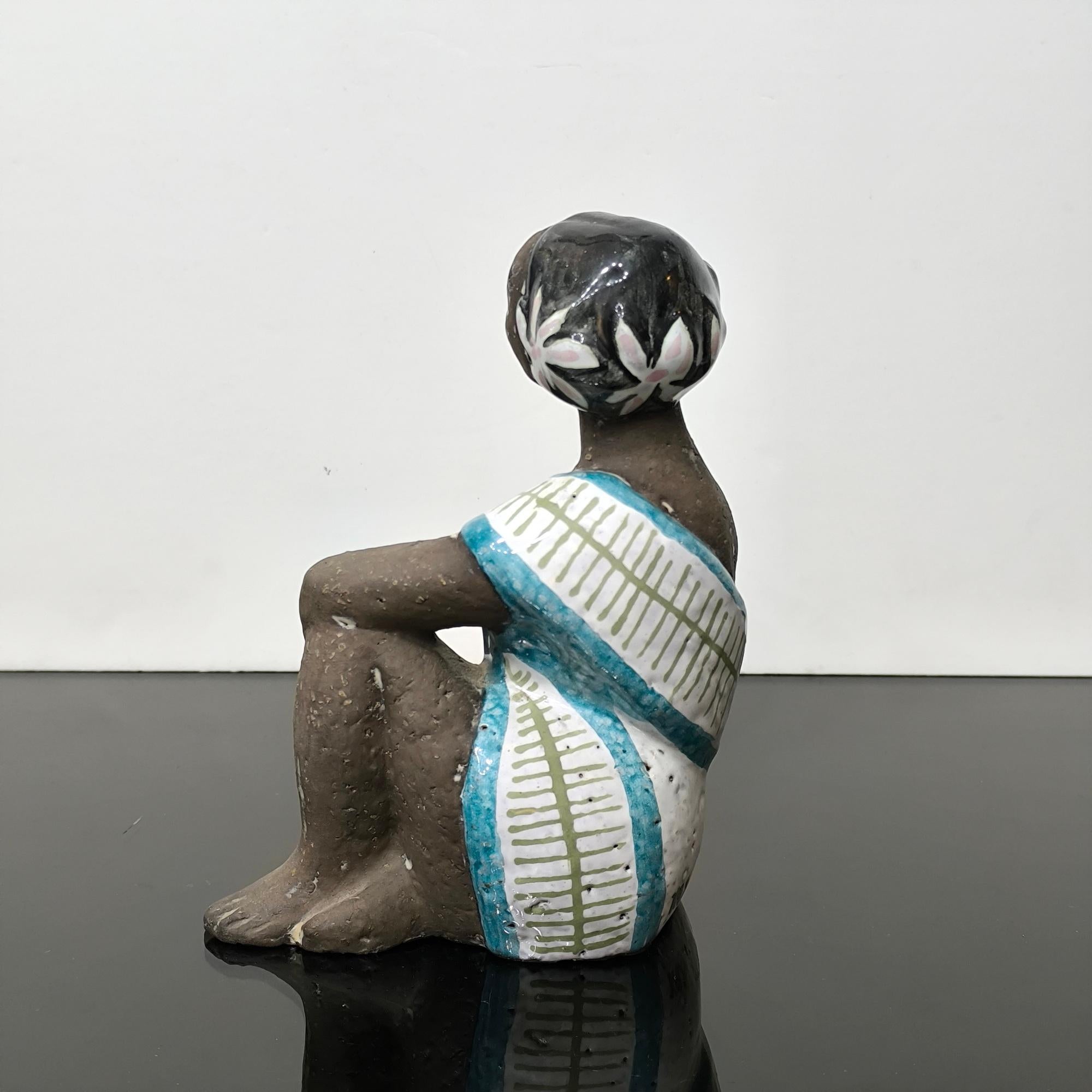 Smaltato Statuetta in ceramica di donna tahitiana di Mari Simmulson per Upsala Ekeby, anni '60 in vendita