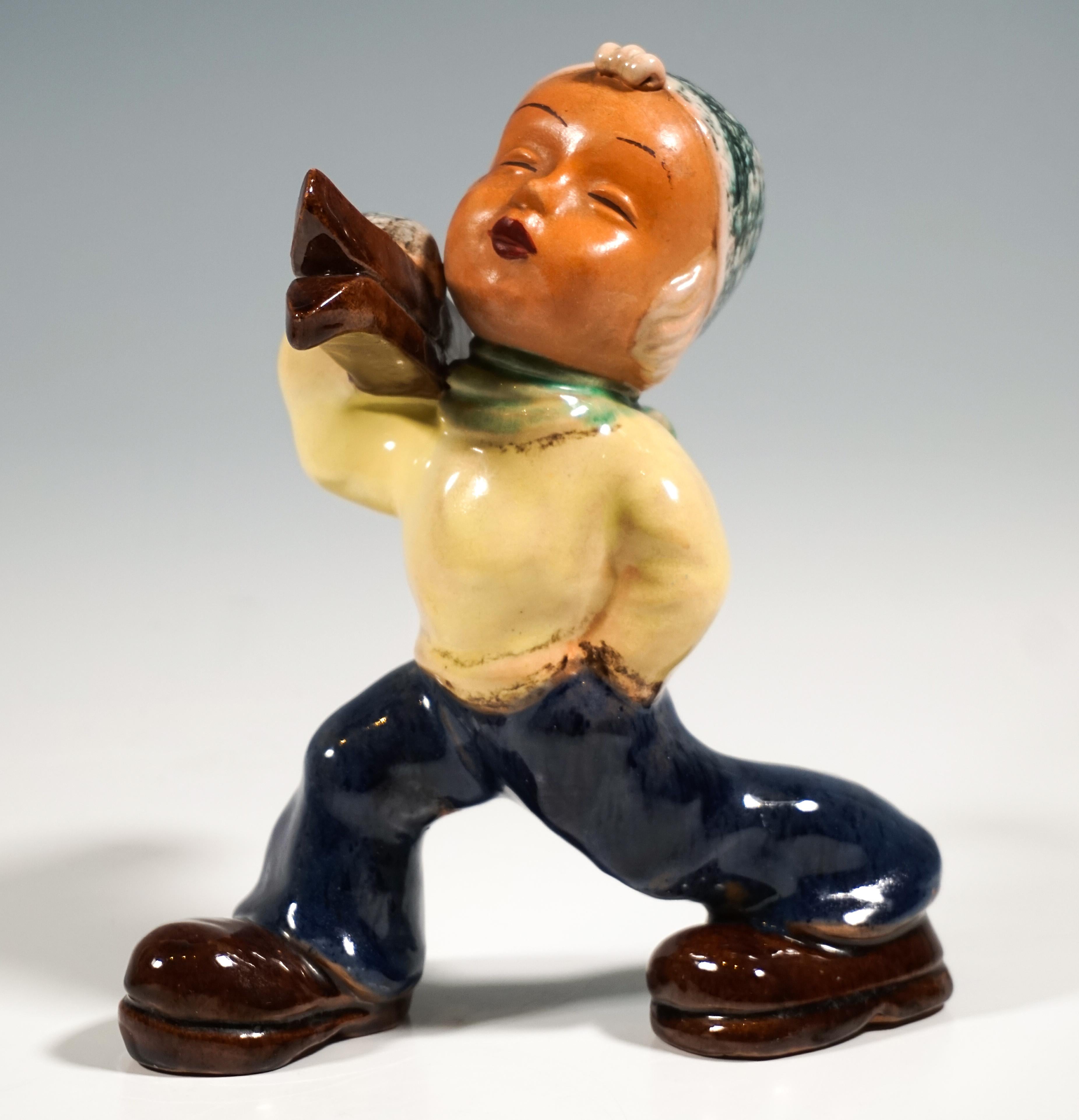 Smaltato Statuetta in ceramica, sciatore che cammina, Walter Bosse per Terra, Austria 1947-1951 in vendita