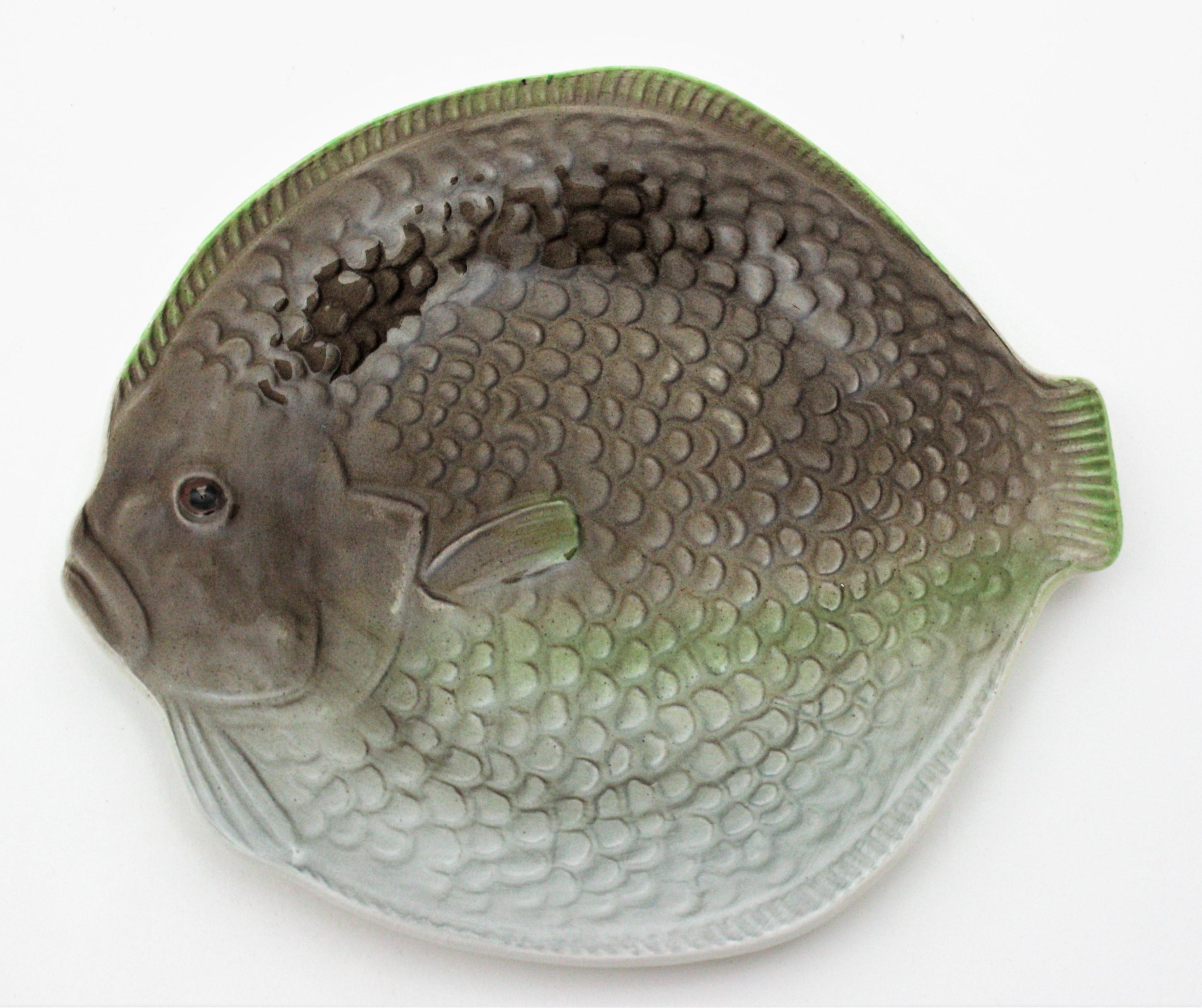 Wall Art Composition of Mid-Century Modern Ceramic Fish Shaped Plates For Sale 5