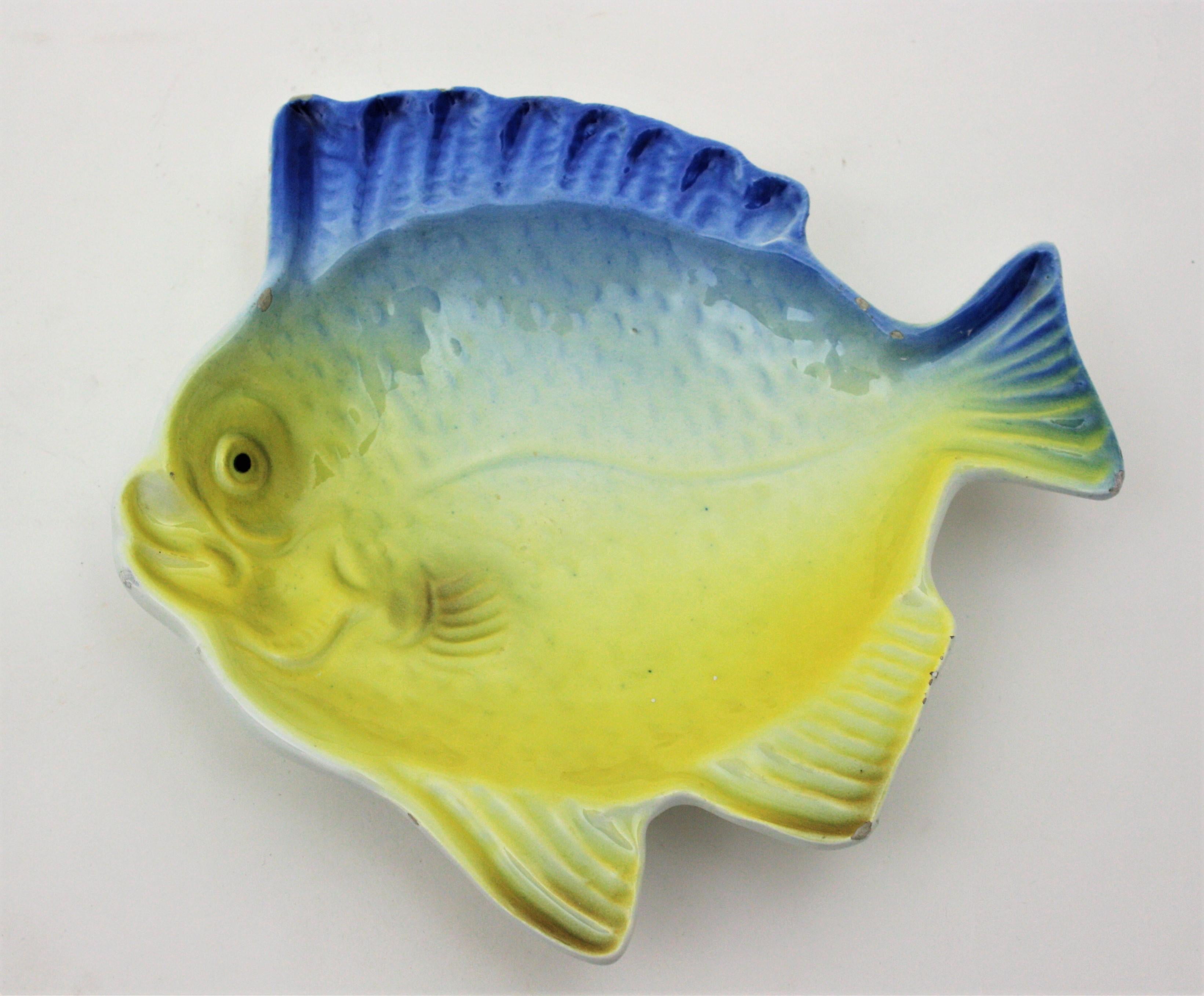 Wall Art Composition of Mid-Century Modern Ceramic Fish Shaped Plates For Sale 9