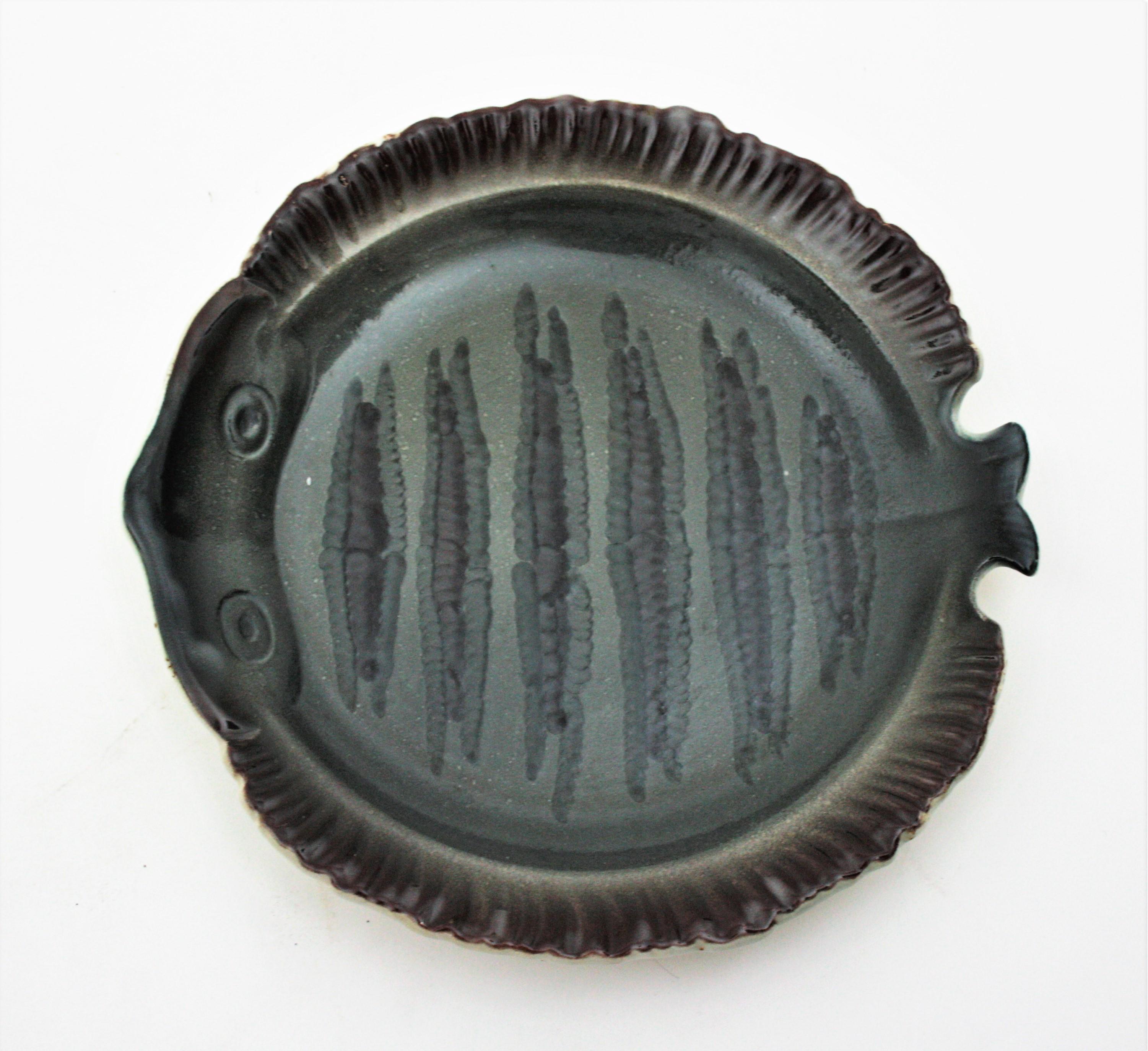 20th Century Wall Art Composition of Mid-Century Modern Ceramic Fish Shaped Plates For Sale
