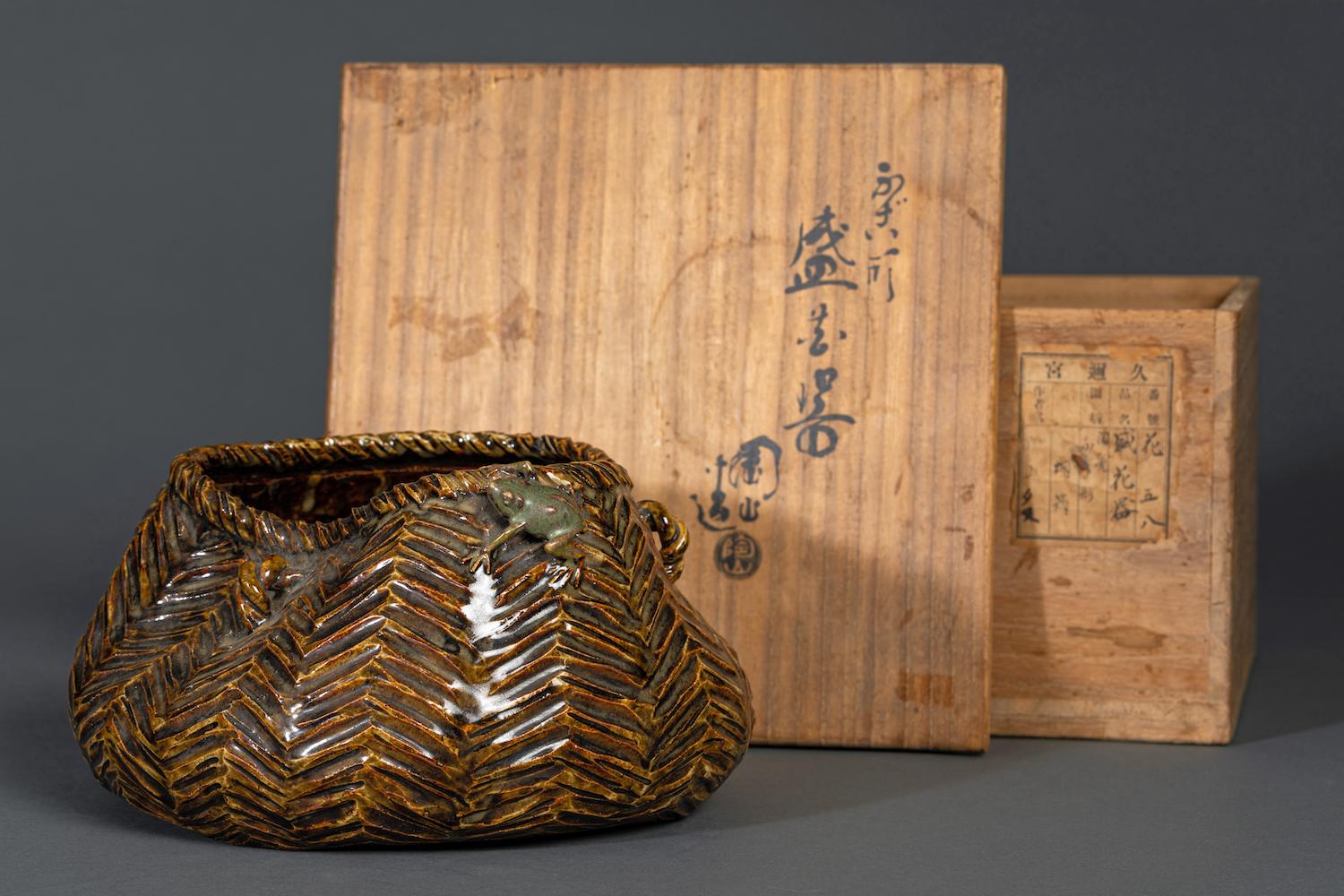 Ceramic Fishing Basket by Ito Tozan '1846-1920' 8
