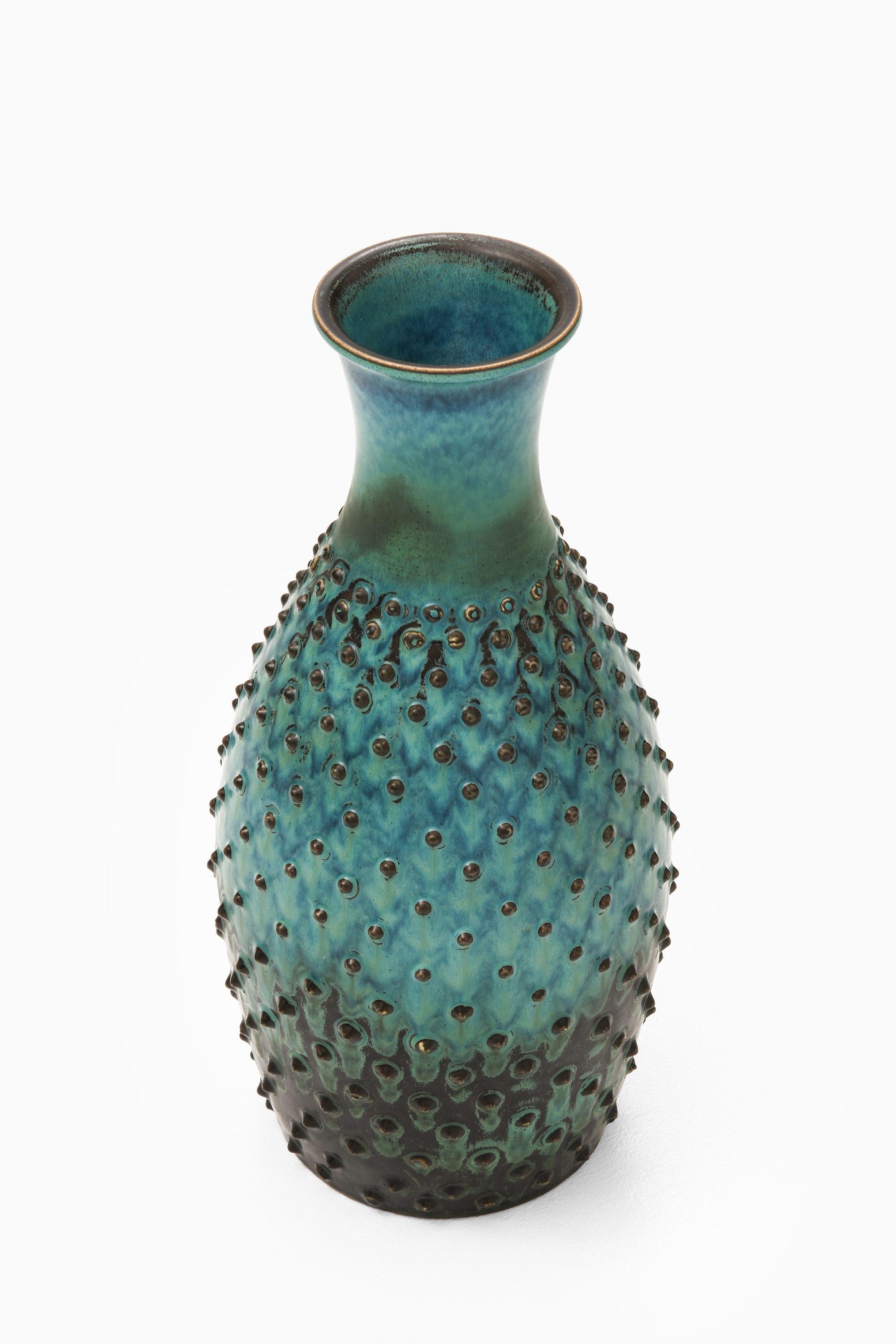 Ceramic Floor Vase in Stoneware, Relief Decoration of Buds, Turquoise Glaze by Sven Wejsfelt, 1963

Additional Information:
Material: Stoneware, relief decoration of buds, turquoise glaze
Style: Mid century, Scandinavian
Produced by Gustavsberg in