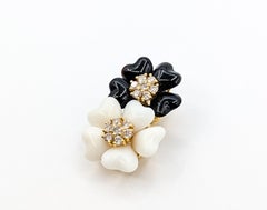 Ceramic Flower & Diamond Pendant Brooch in 18k Yellow Gold
