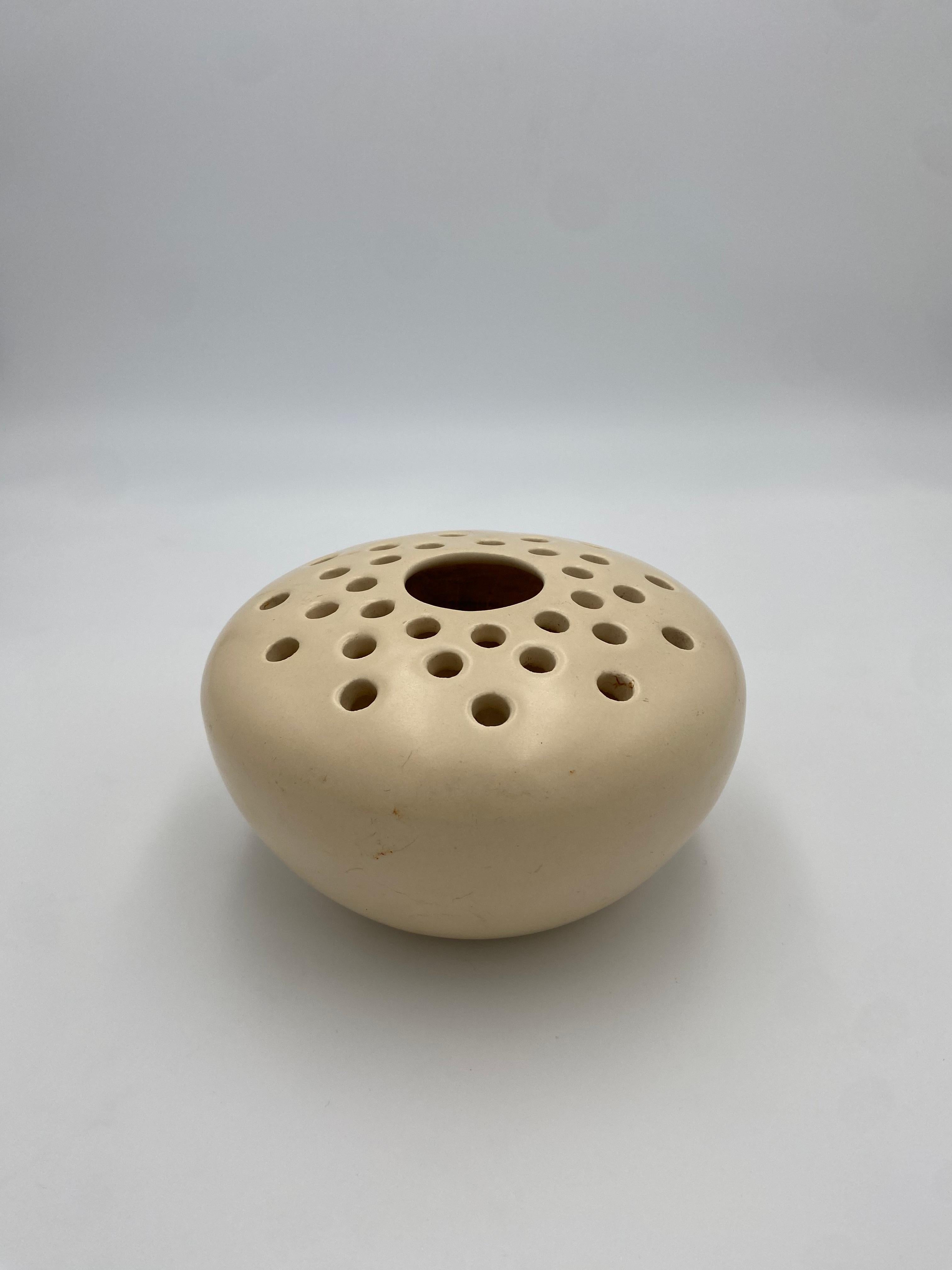 Ceramic Flower Frog Vase, USA 1960s For Sale 2