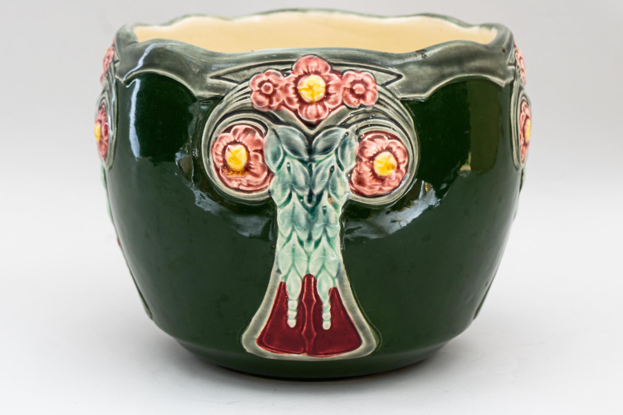 Ceramic flower pot vienna around 1908s
Original condition