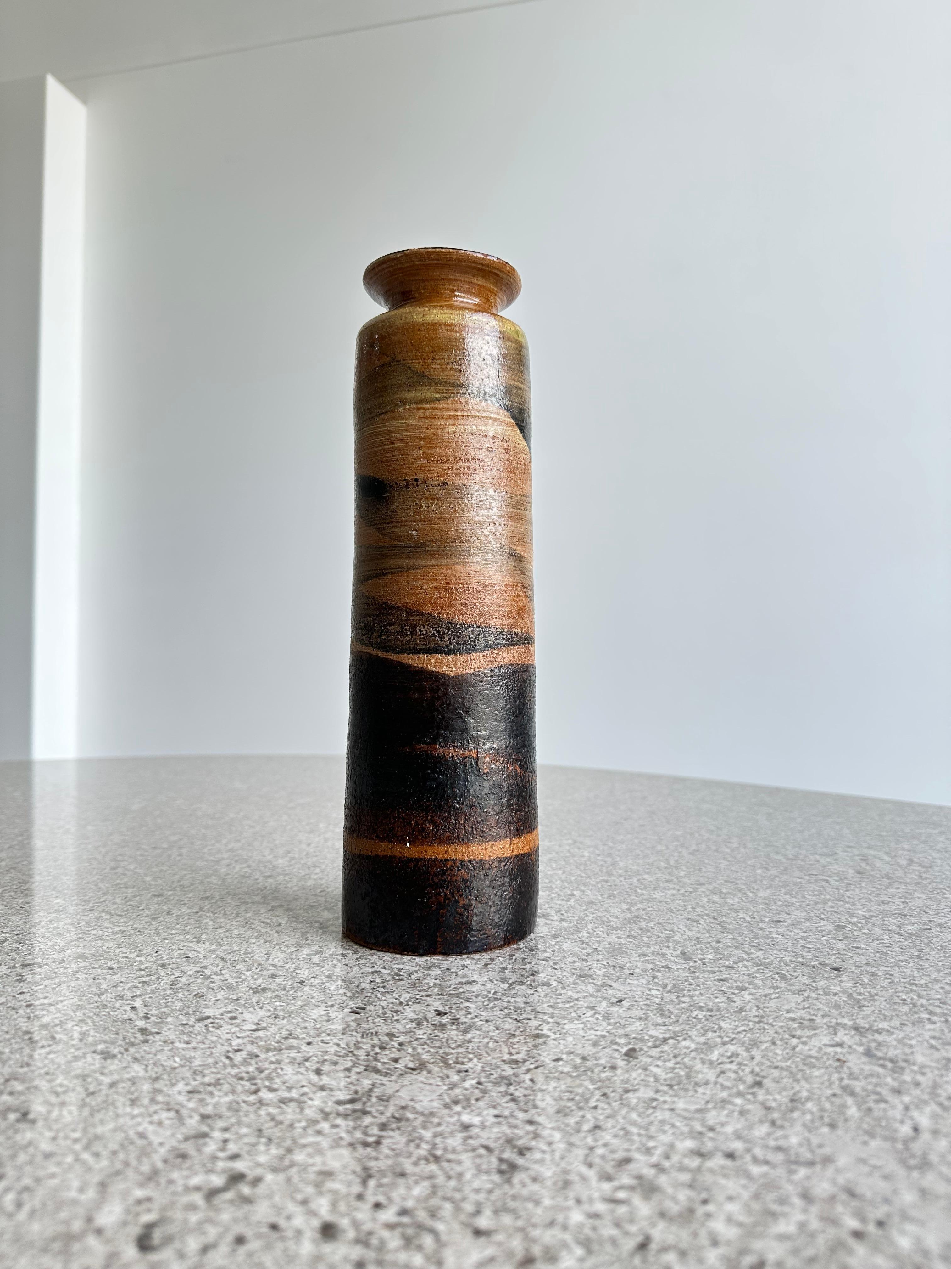 Vaso in ceramica fatto a mano da Fontana, realizzato a Siena.