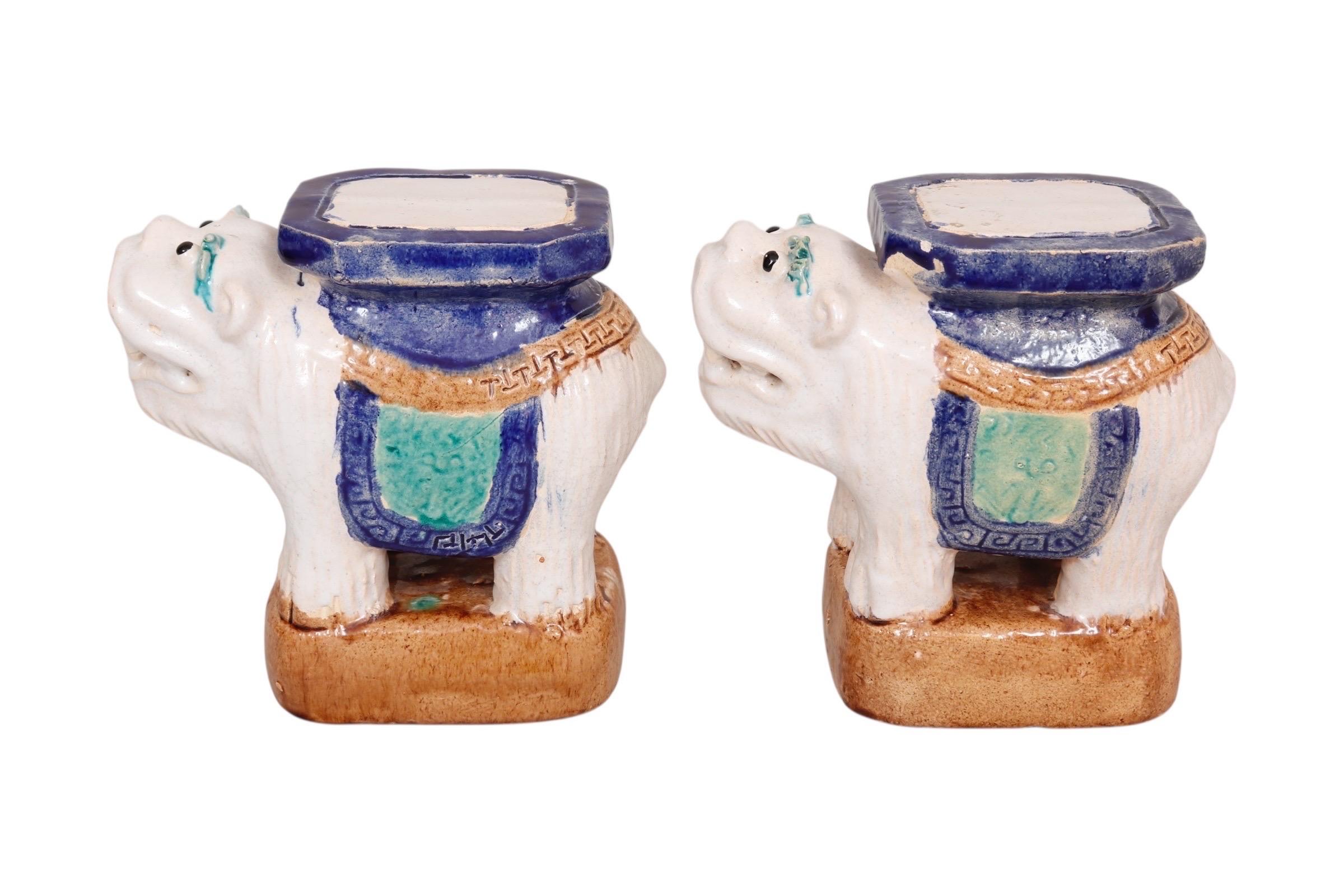 Paire de supports de plantes en céramique Foo Dog Bon état - En vente à Bradenton, FL