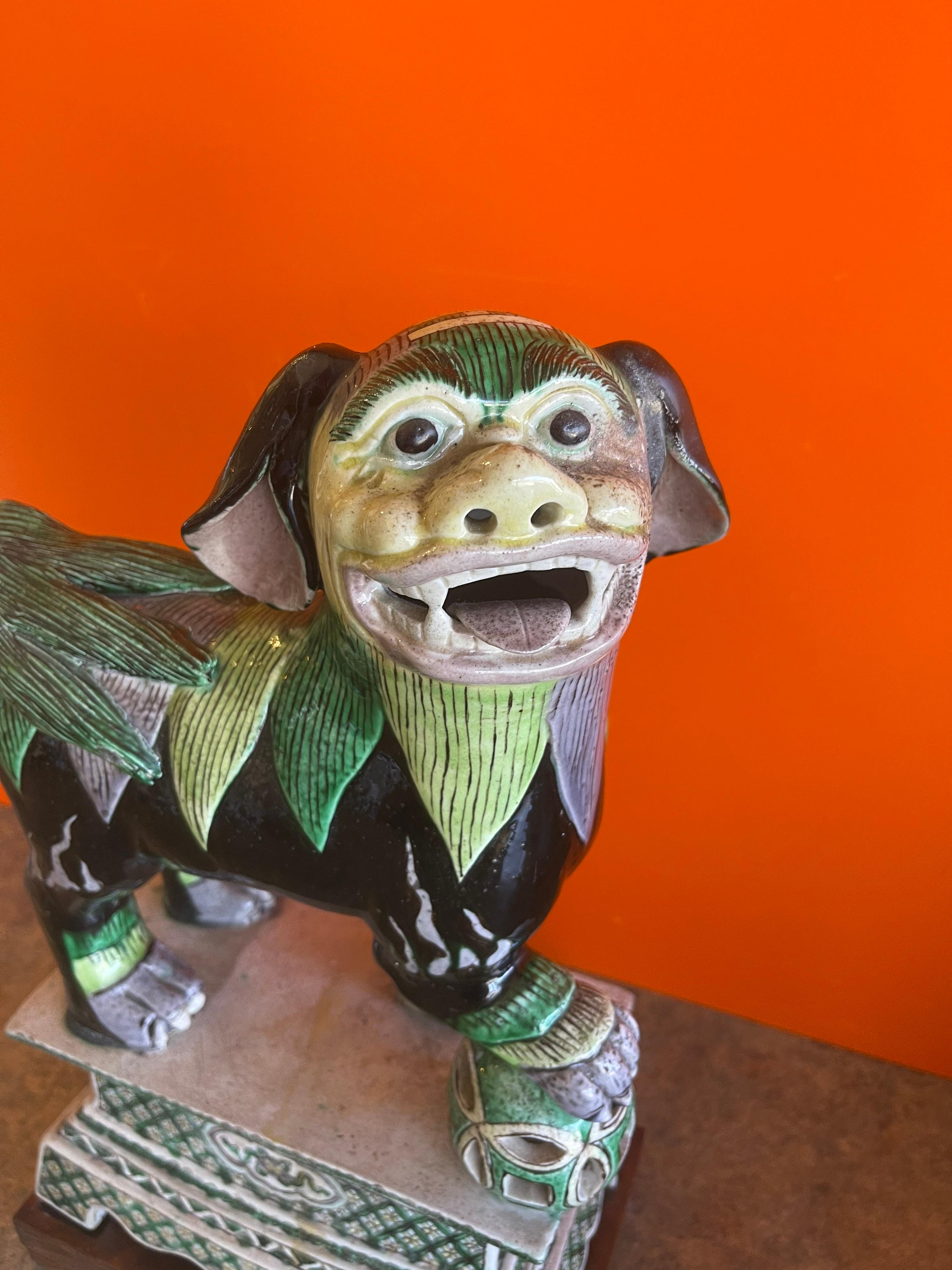 Ceramic Foo Dog Sculpture on Mahogany Base For Sale 1