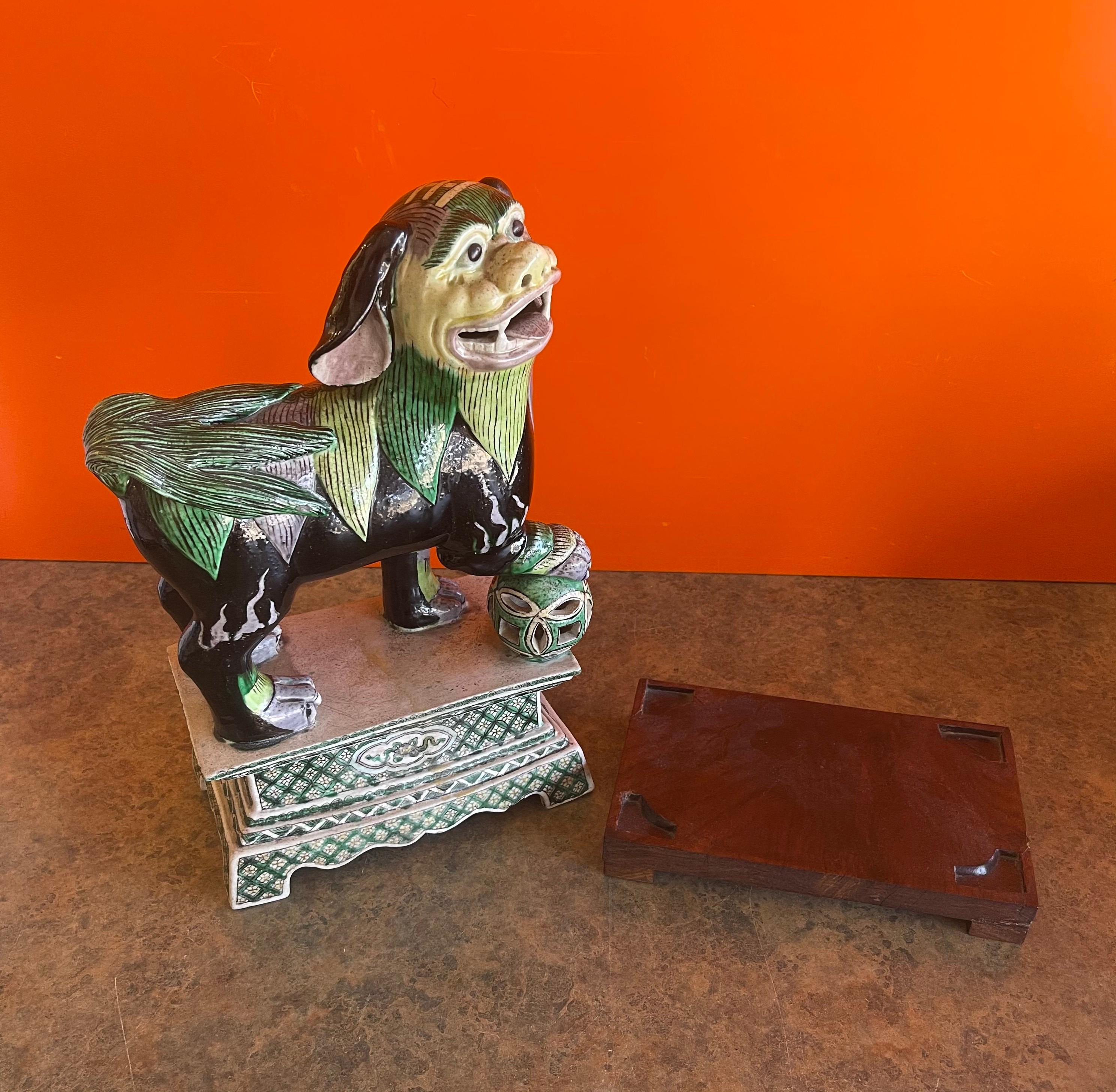 Ceramic Foo Dog Sculpture on Mahogany Base For Sale 2