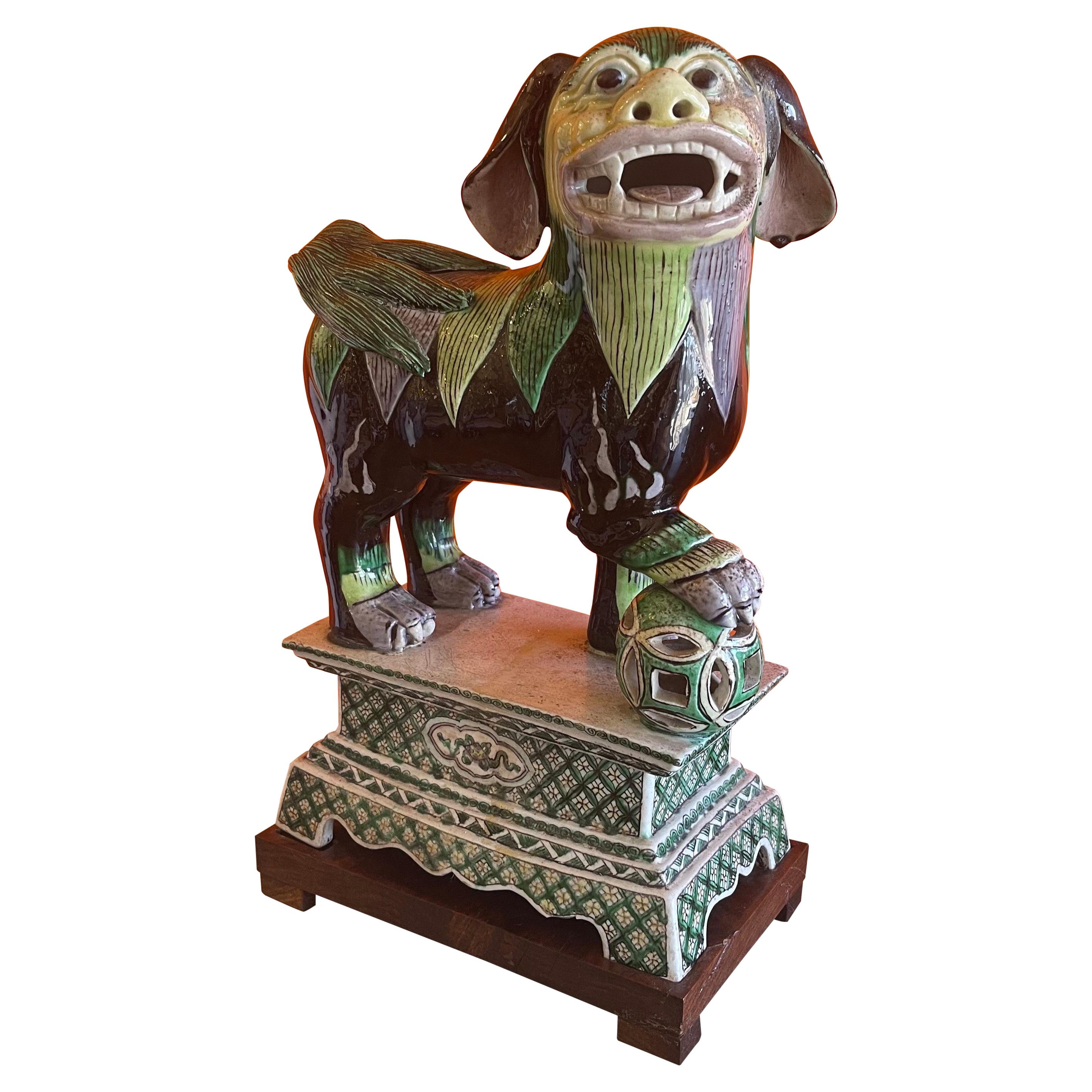 Ceramic Foo Dog Sculpture on Mahogany Base For Sale