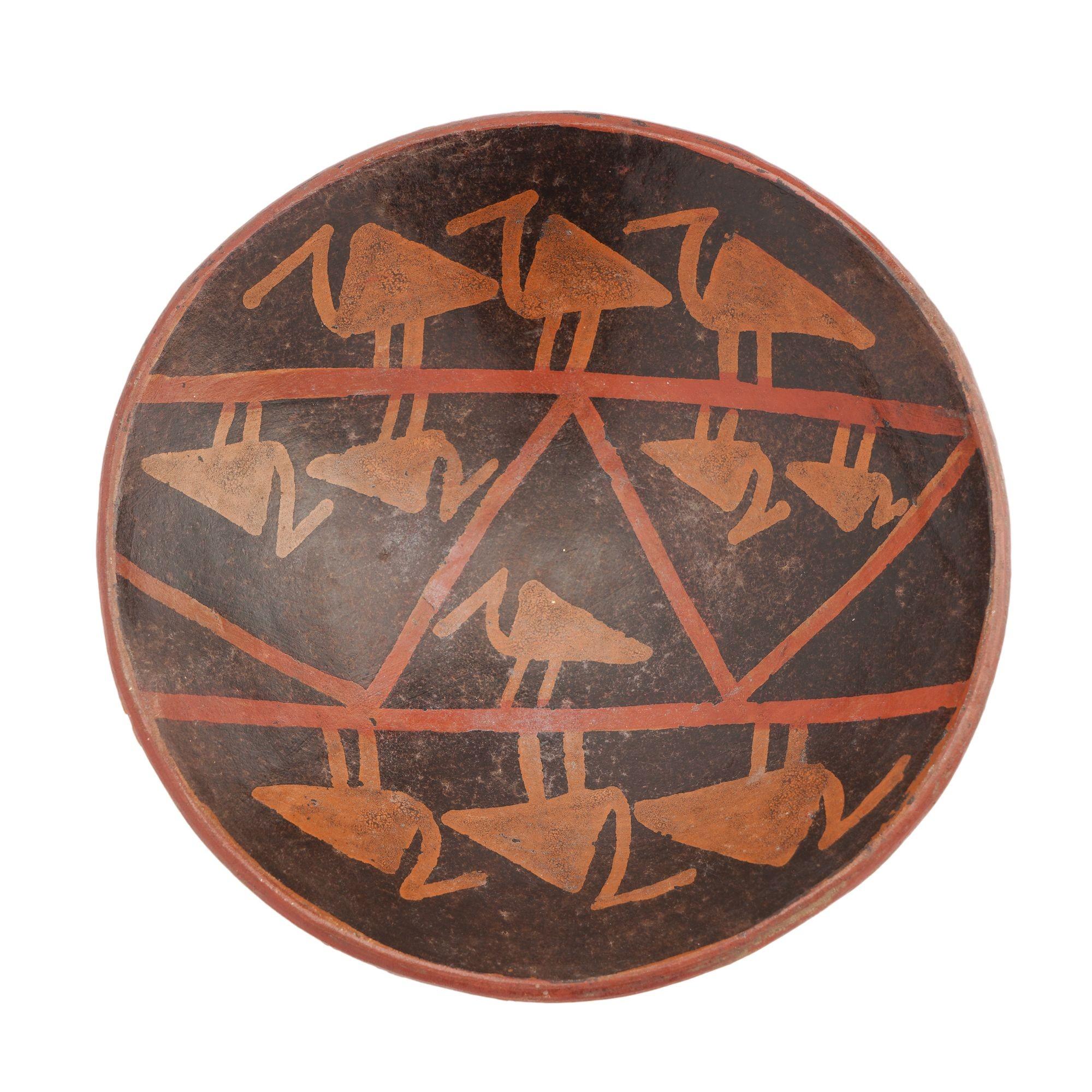 Coupe à pied en céramique d'après un modèle Pre-Columbian Bon état - En vente à Kenilworth, IL