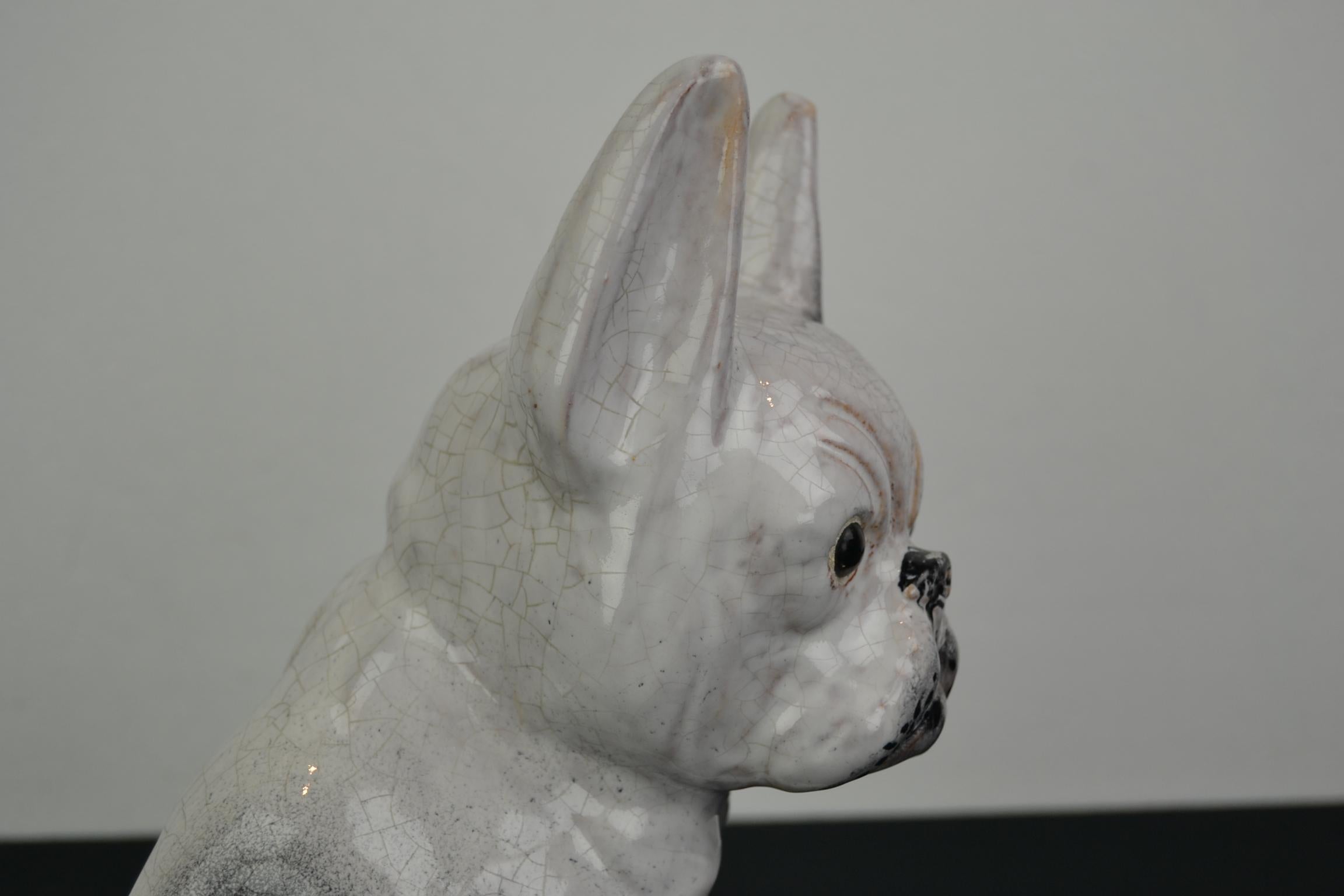 Keramik-Skulptur einer französischen Bulldogge im Angebot 3