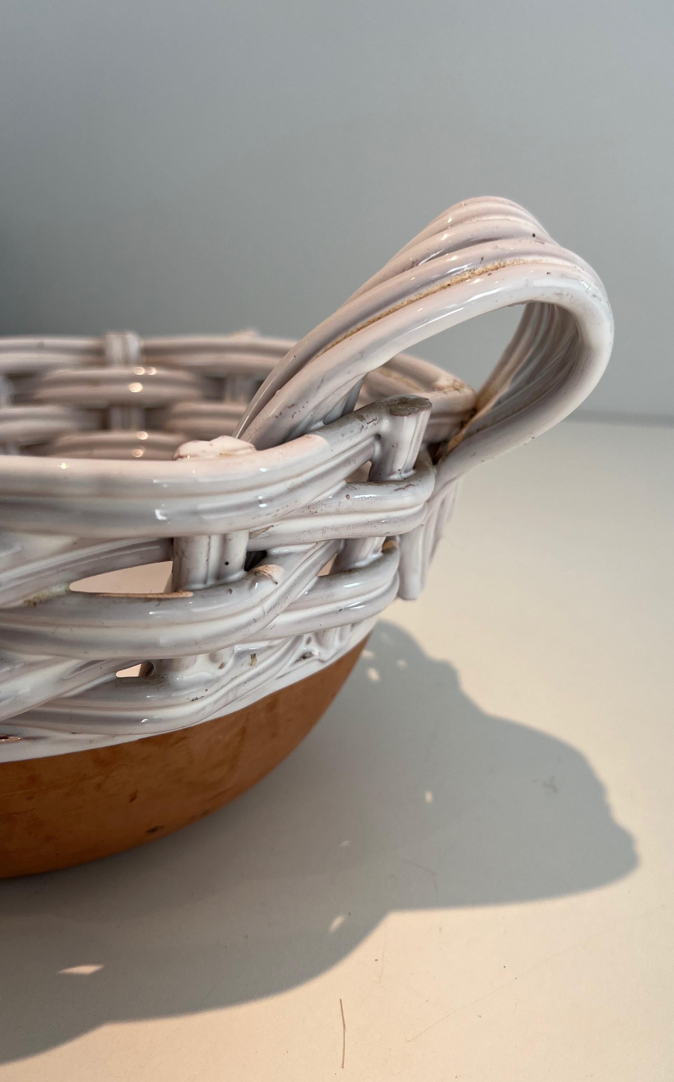 Ceramic fruit bowl representing a chicken. French work. Circa 1970 4