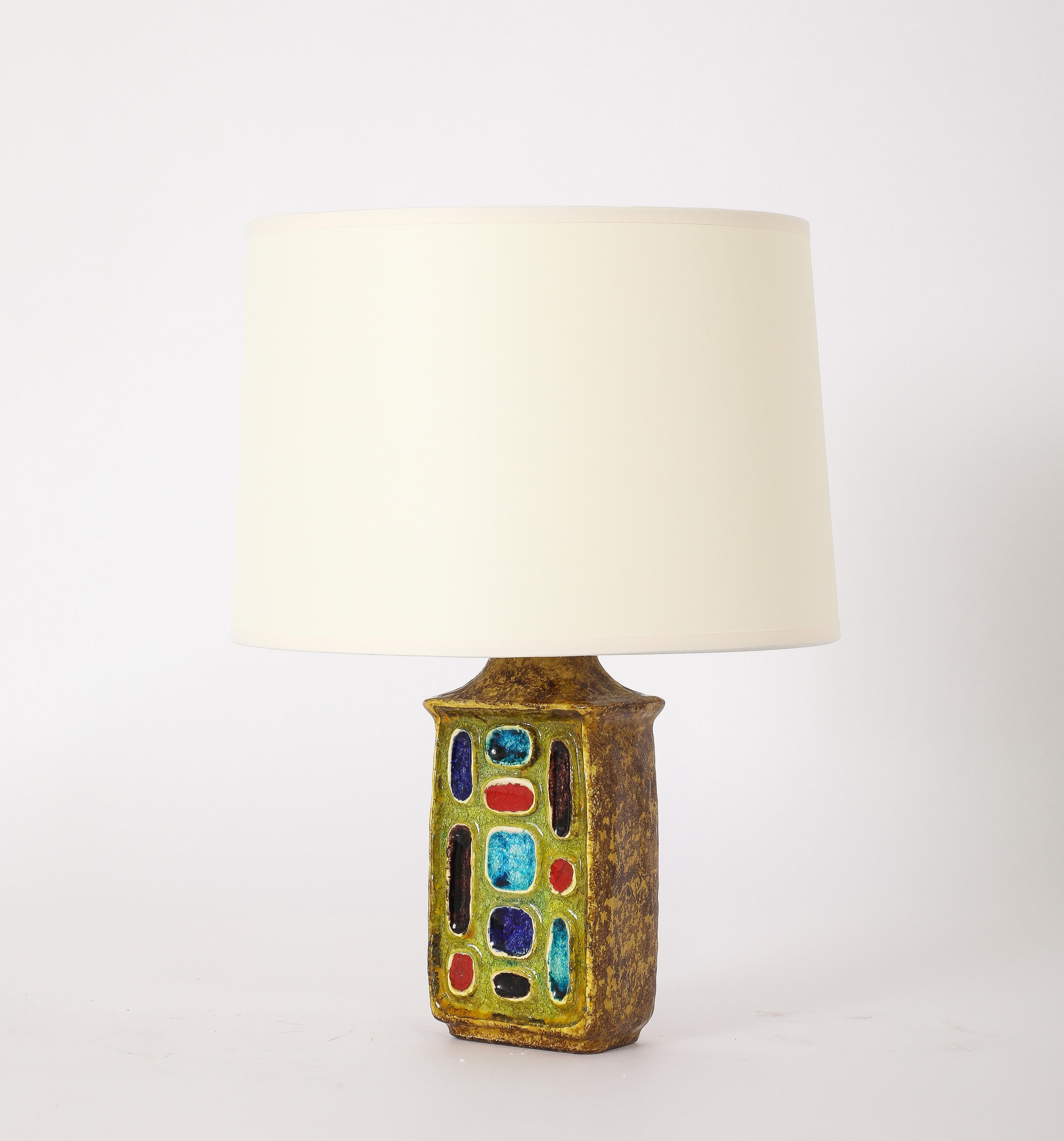 Français Lampe de table en céramique et verre fusionné, France, années 1960 en vente